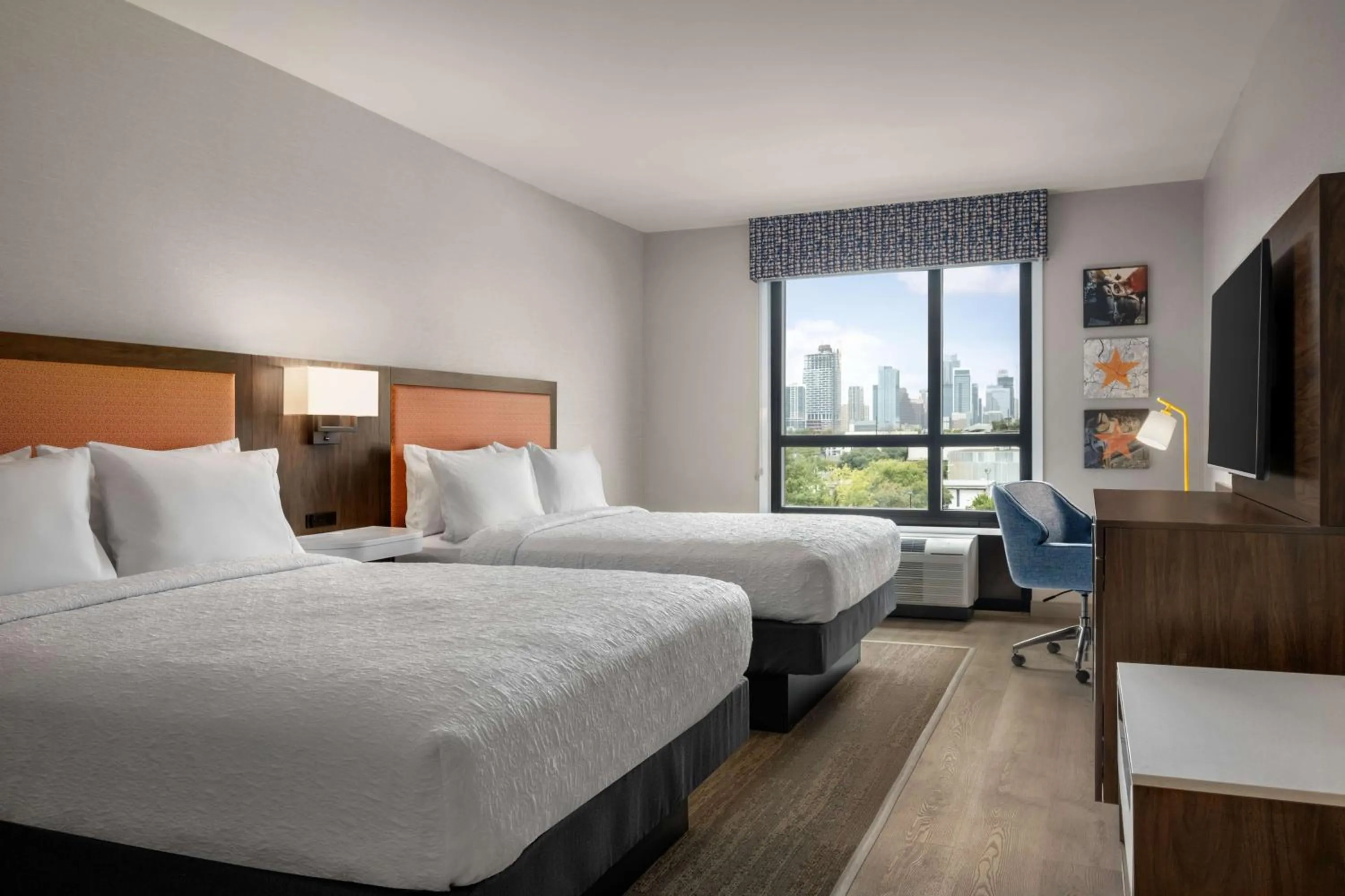 Bed in Hampton Inn Austin East Side 5th Street