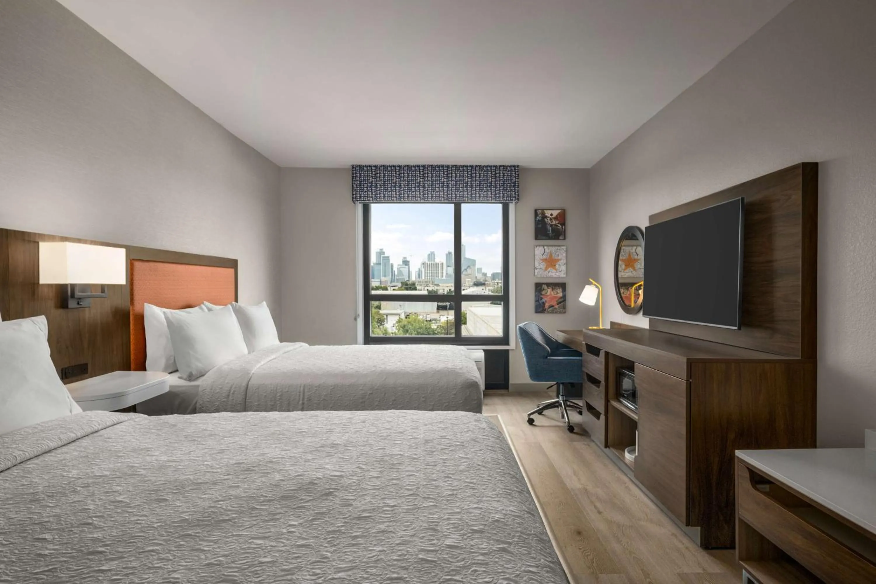 Coffee/tea facilities, Bed in Hampton Inn Austin East Side 5th Street