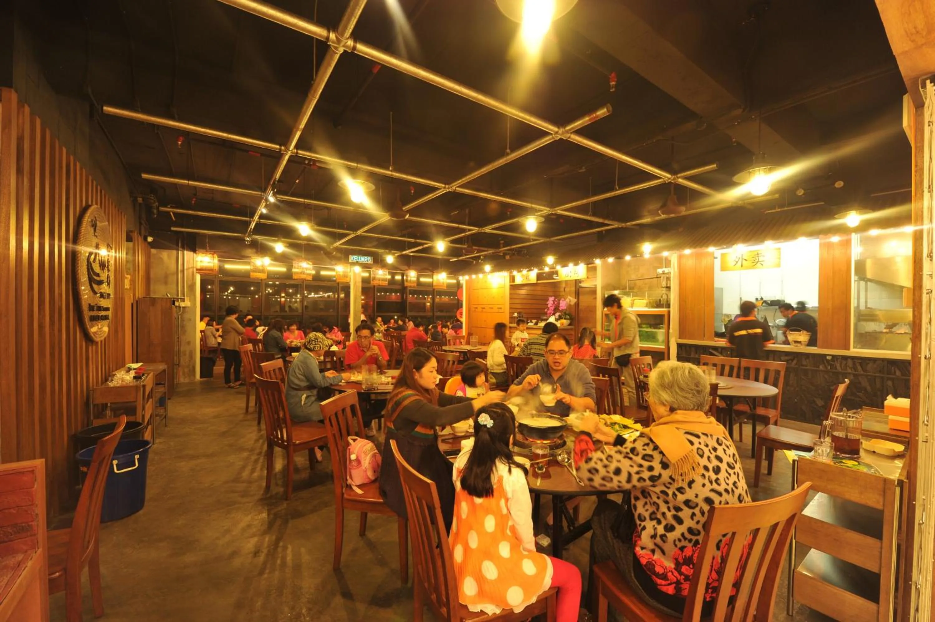 Restaurant/places to eat in Nova Highlands Hotel