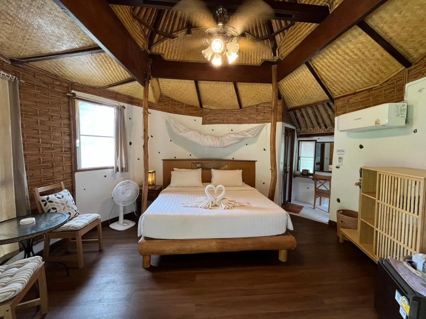 Kitchen or kitchenette, Bed in Koh Mak Cococape Resort