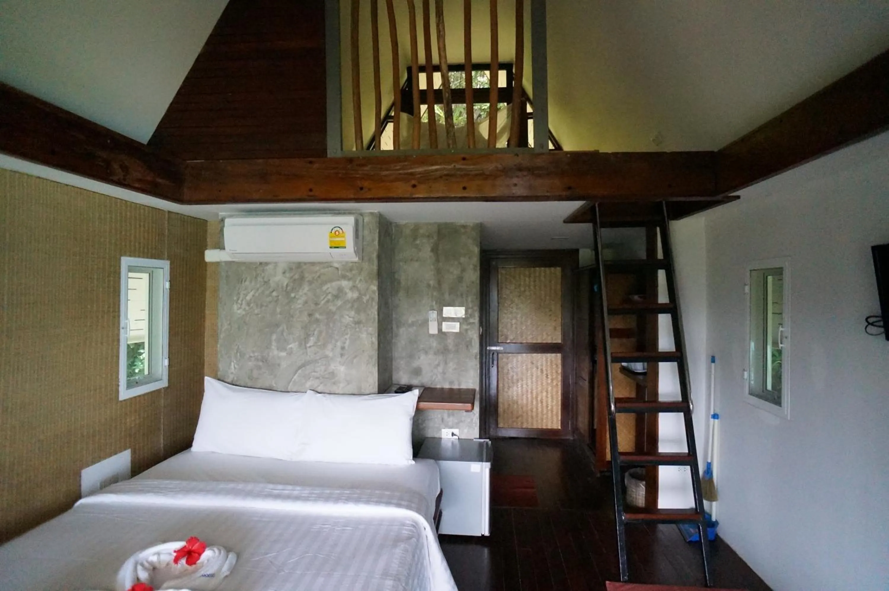 Bed in Koh Mak Cococape Resort