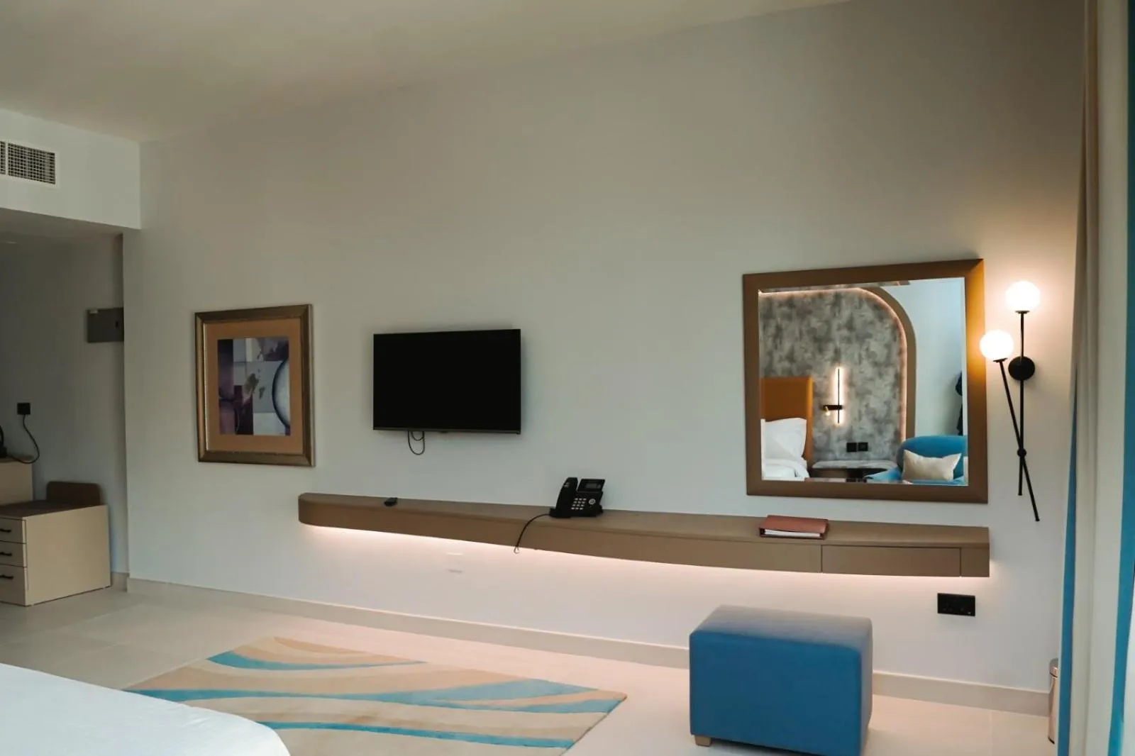 TV and multimedia in Sheraton Khalidiya Hotel