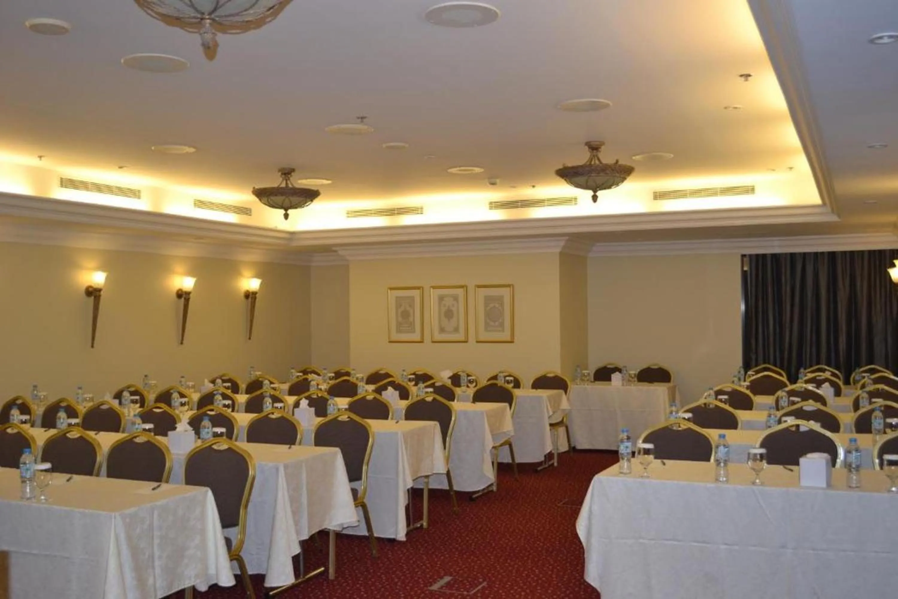 Meeting/conference room in Sheraton Khalidiya Hotel