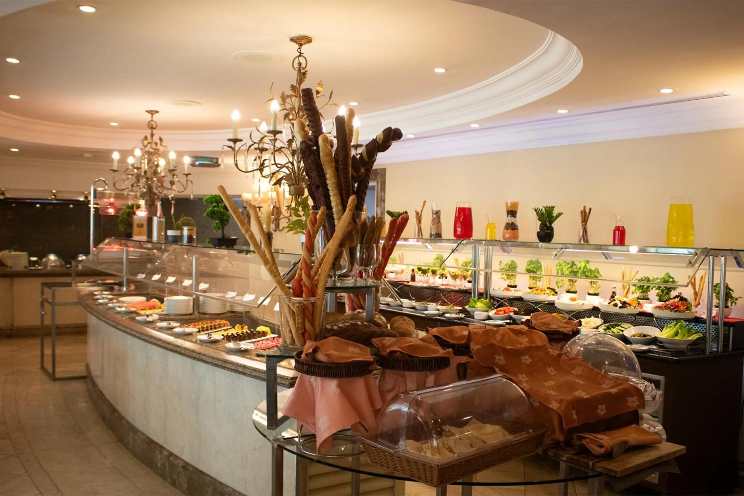 Food and drinks in Sheraton Khalidiya Hotel