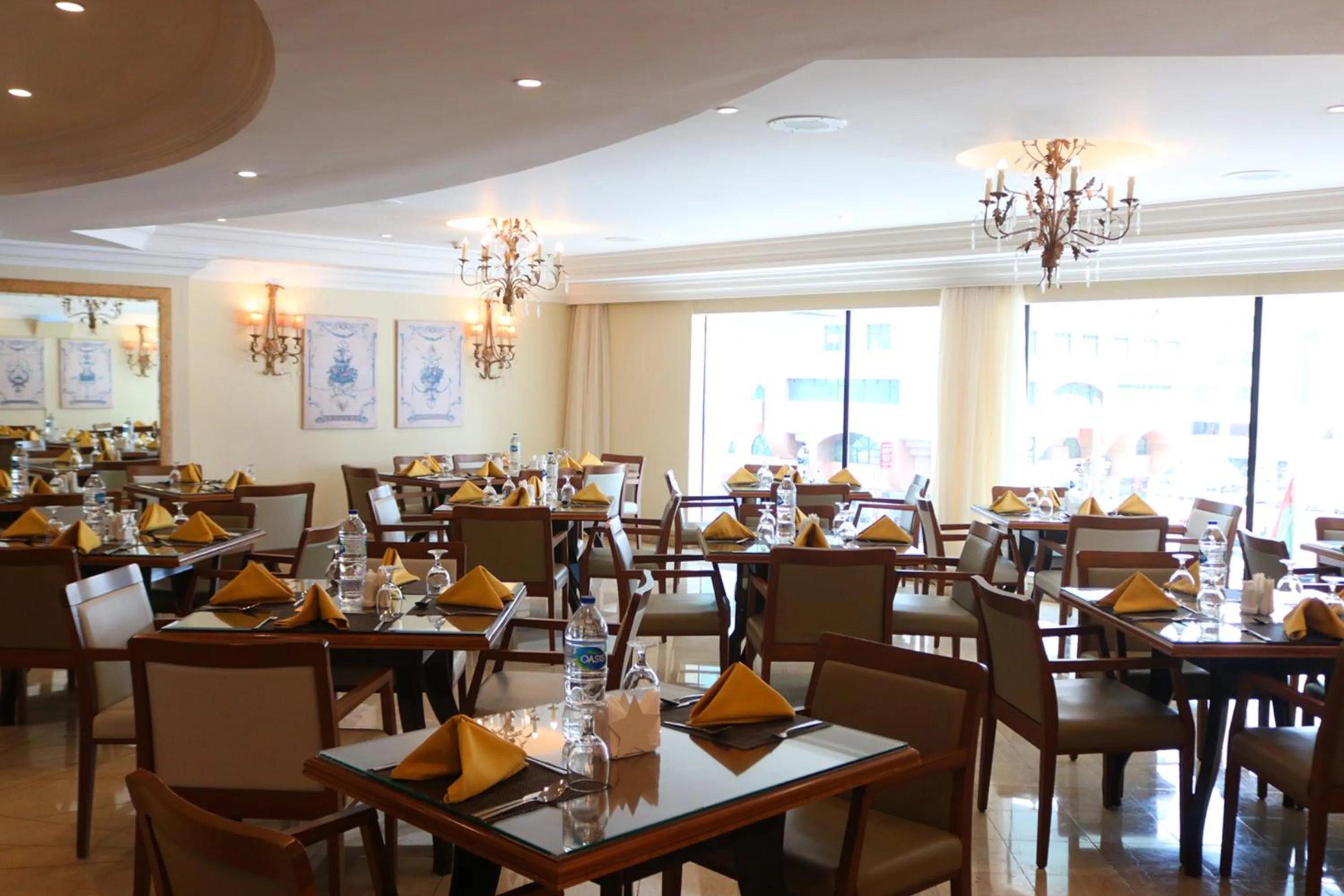 Restaurant/places to eat in Sheraton Khalidiya Hotel