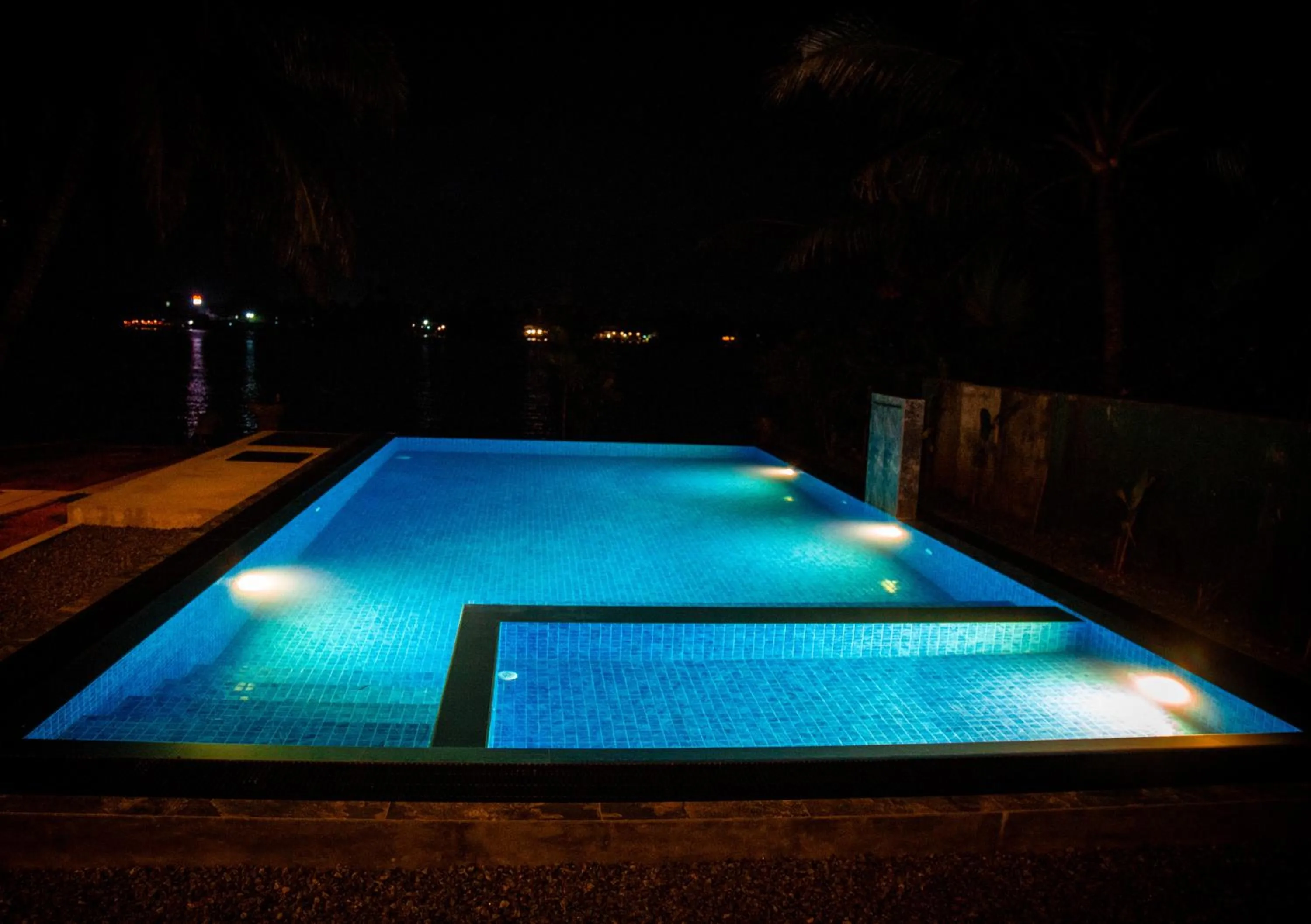 Night in Riverside Inn Fuji