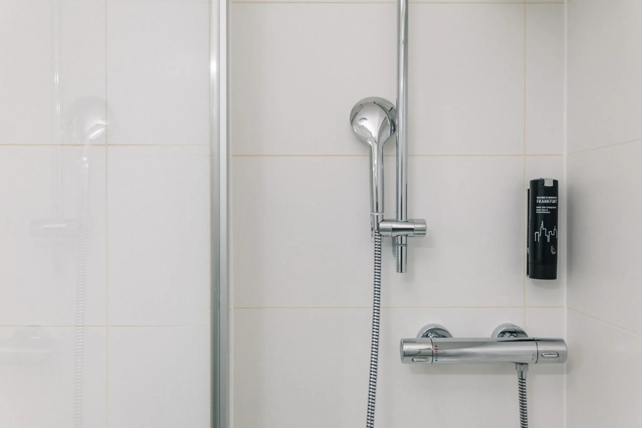 Shower in Homaris Apartments Frankfurt