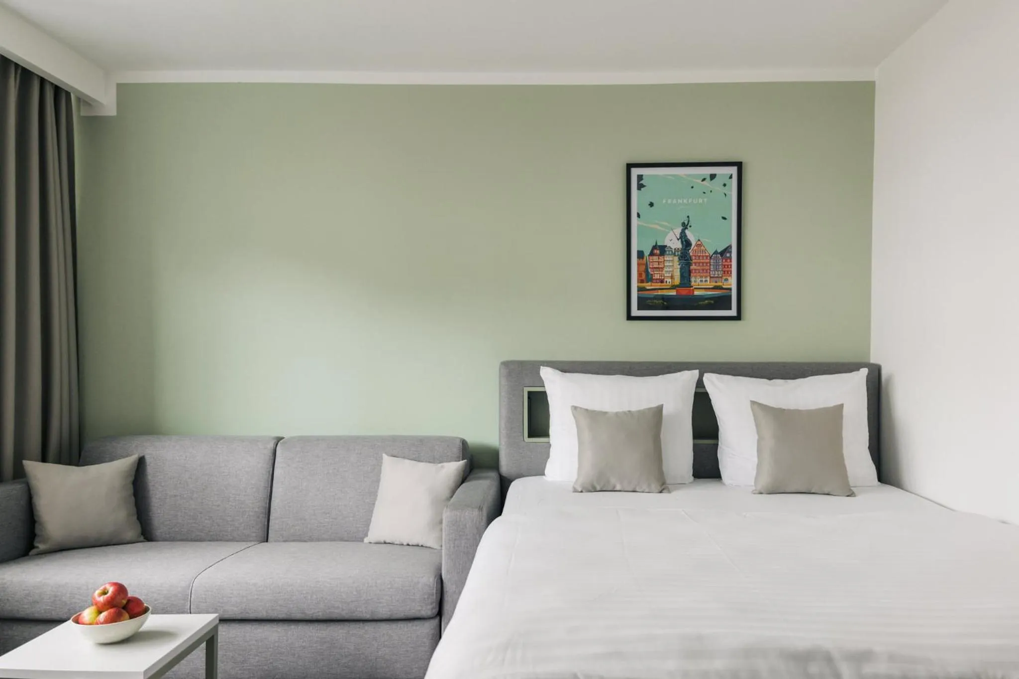 Bed in Homaris Apartments Frankfurt