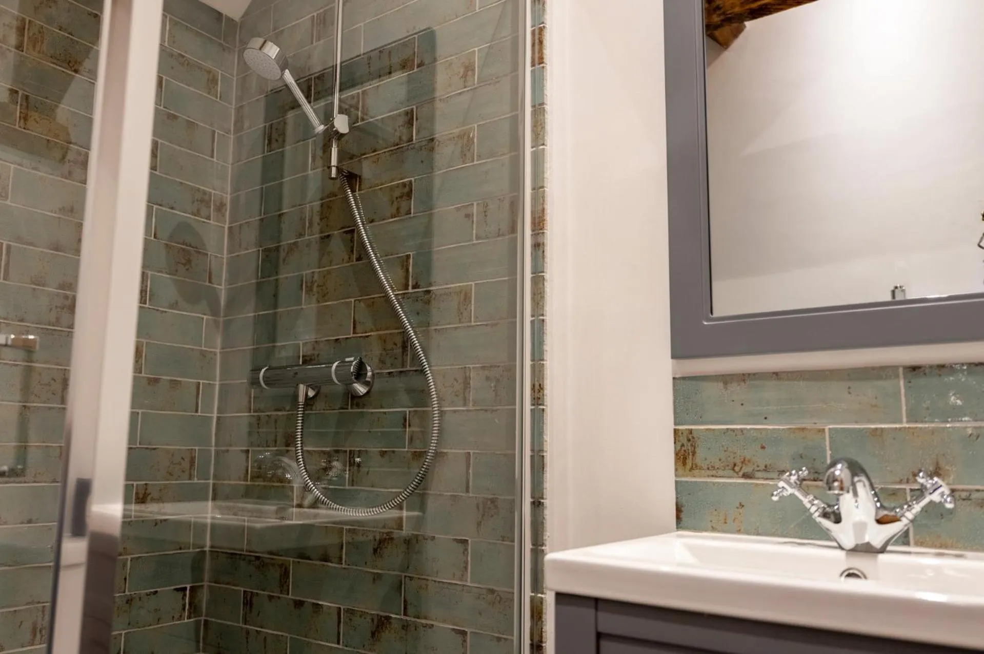 Bathroom in Pen Isa’r Llan