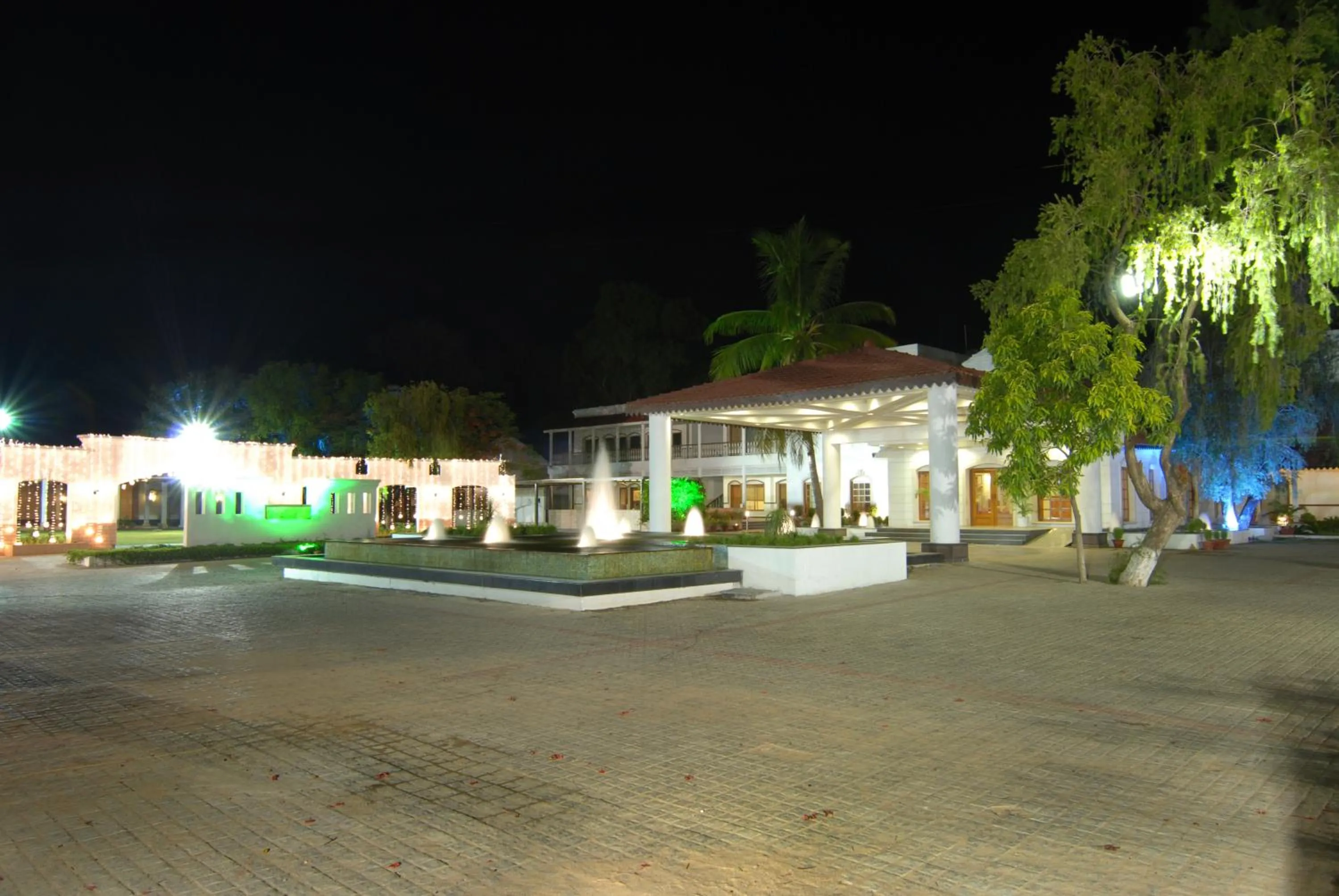 Chanakya Bnr Hotel
