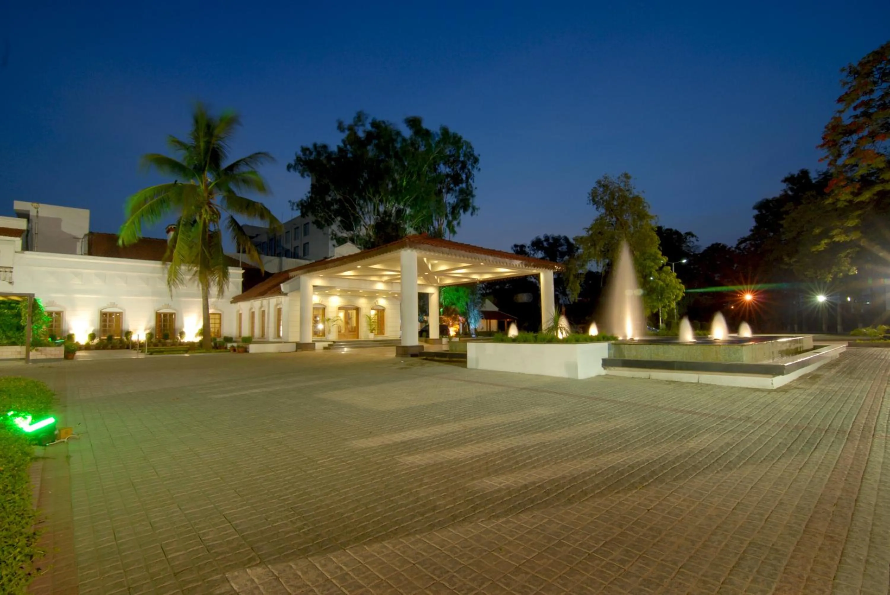 Chanakya Bnr Hotel