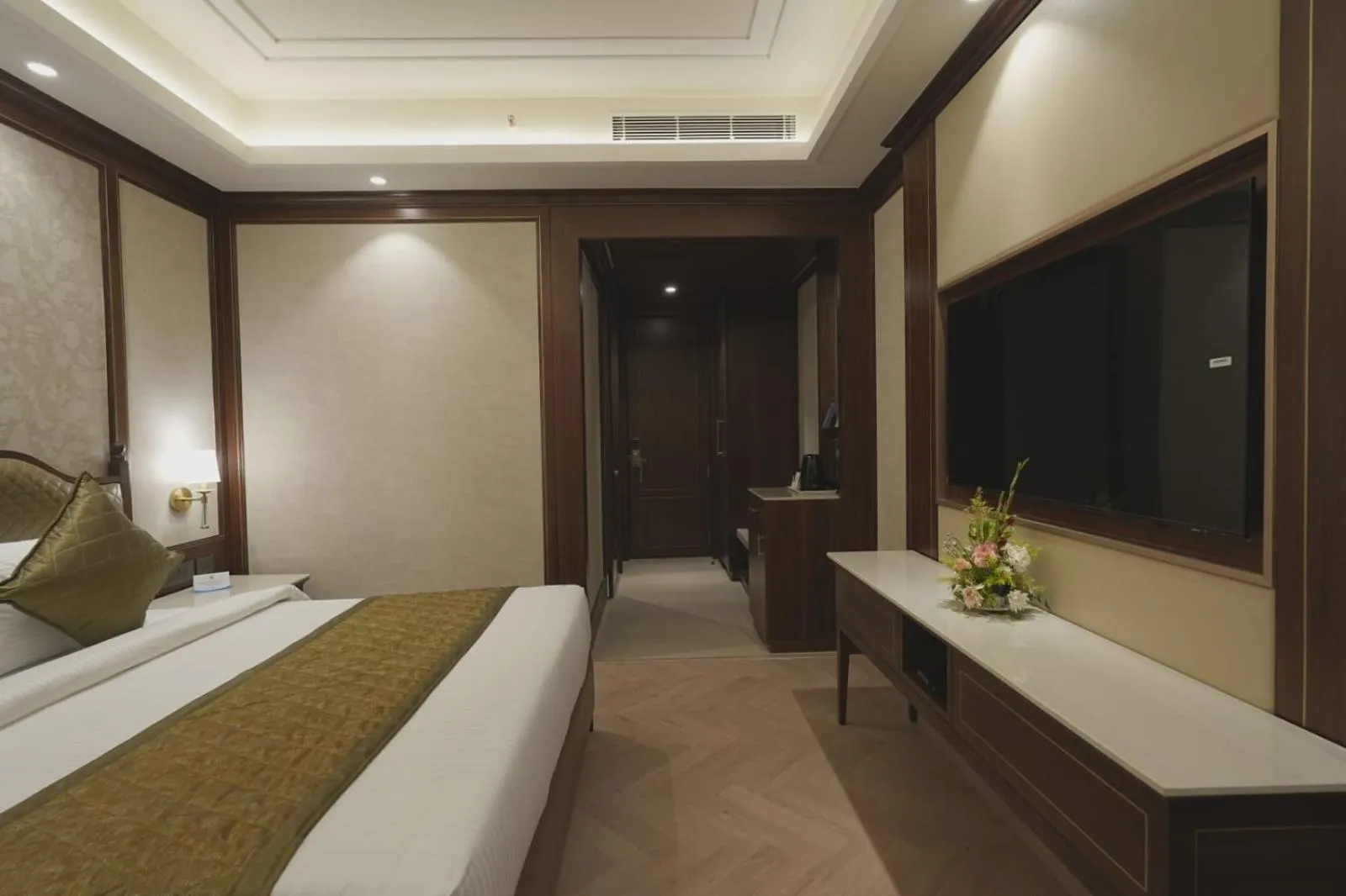 Bed in Chanakya Bnr Hotel