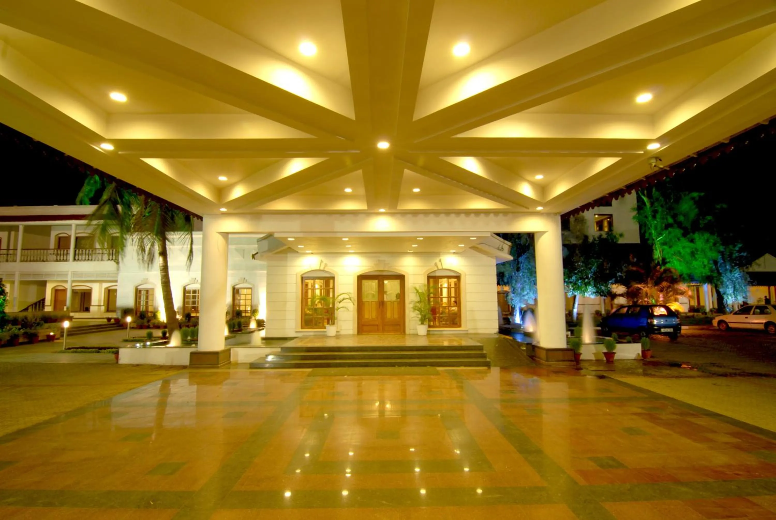 Facade/entrance in Chanakya Bnr Hotel