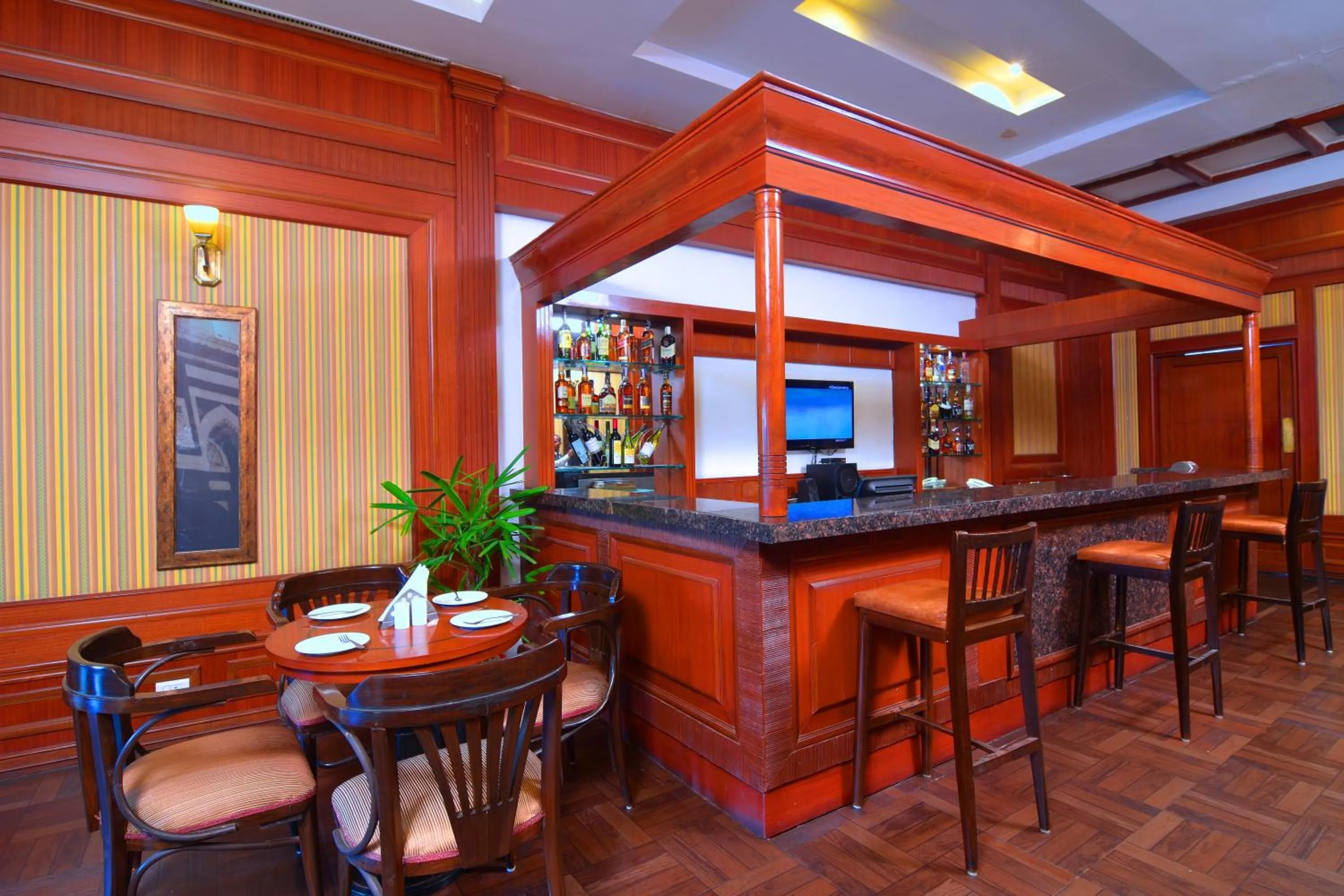 Lounge or bar in Chanakya Bnr Hotel