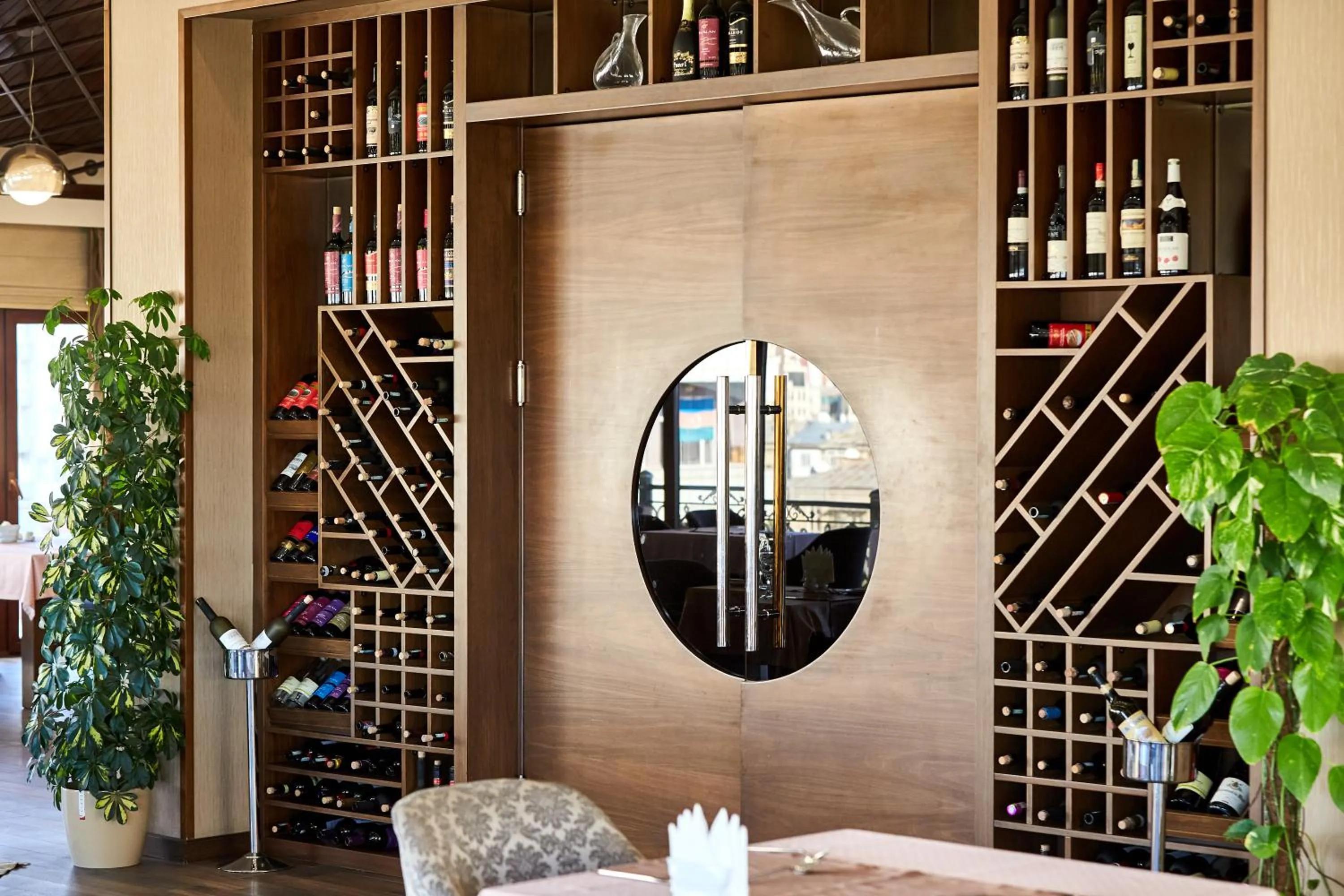 Alcoholic drinks in Boulevard Side Hotel