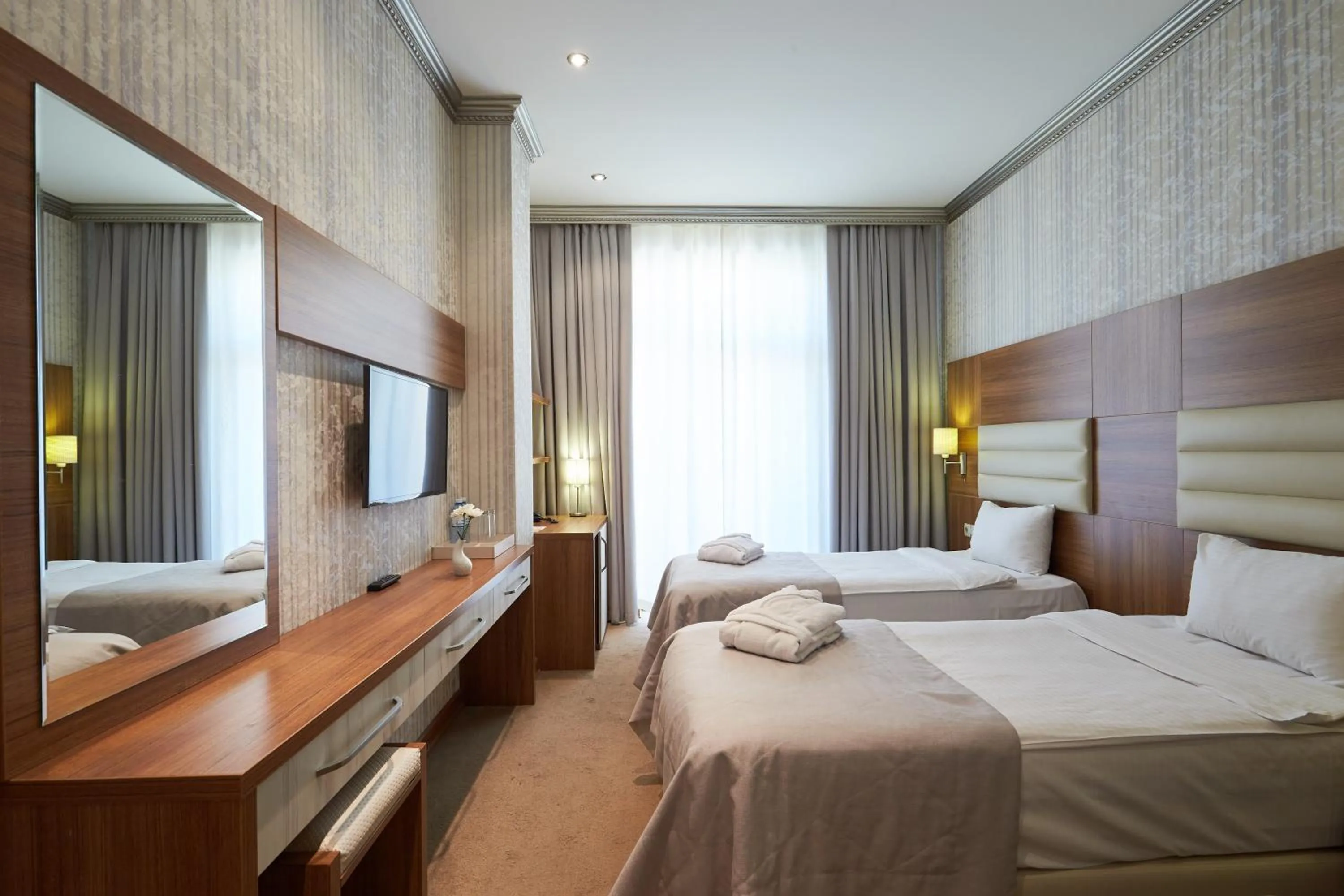 Bed in Boulevard Side Hotel