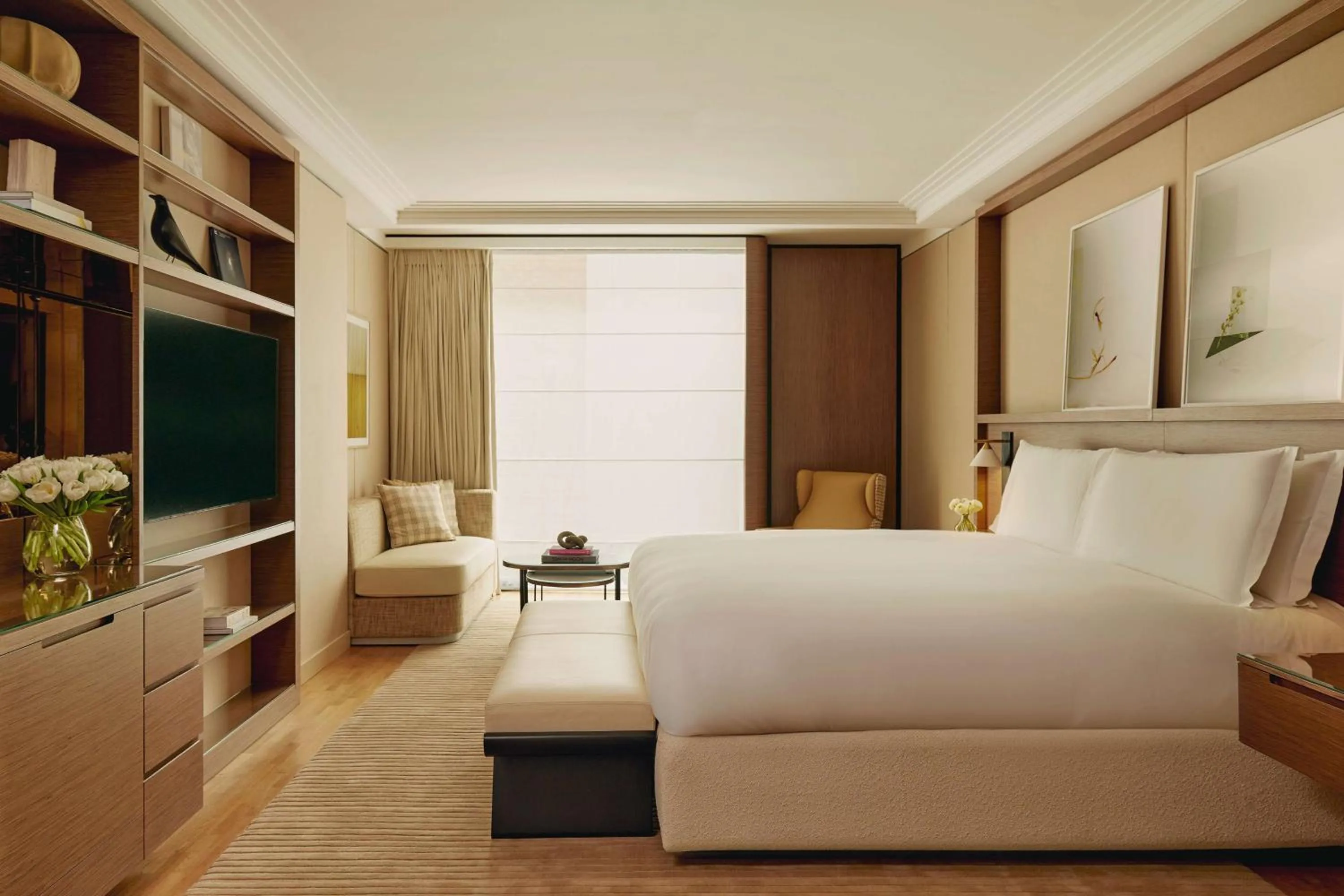 Photo of the whole room, Bed in The Emory, Maybourne