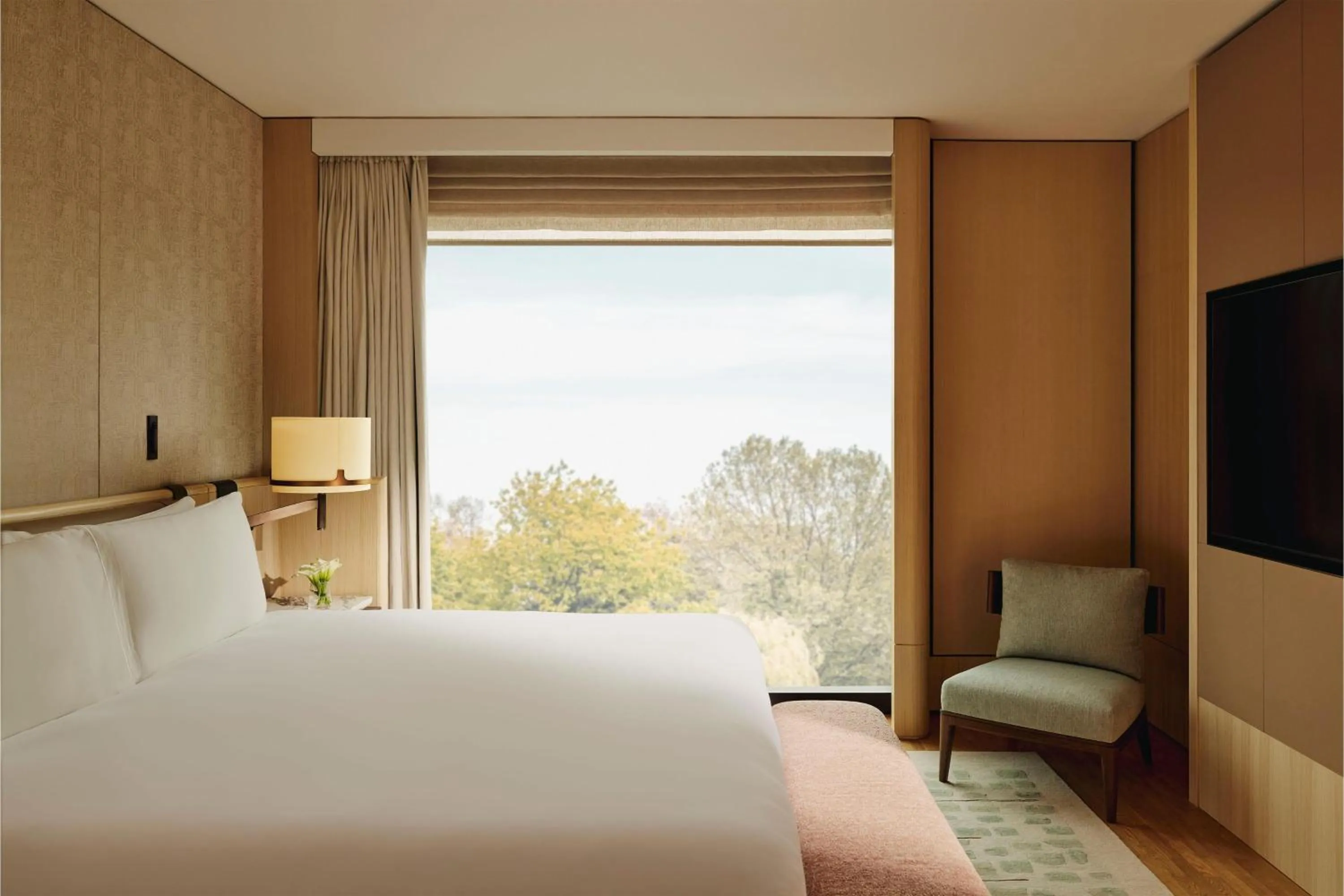 Photo of the whole room, Bed in The Emory, Maybourne