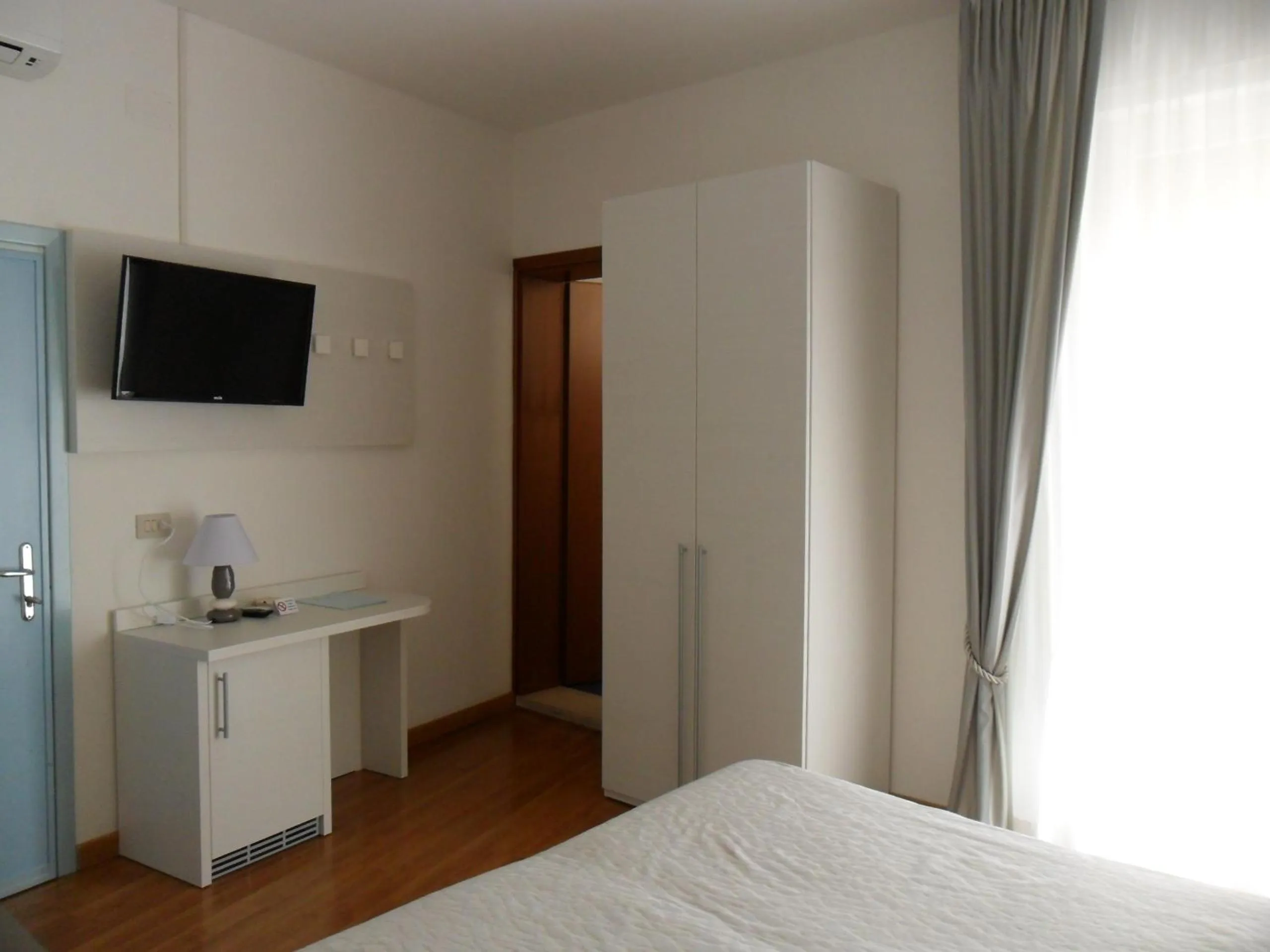 Balcony/Terrace, Bed in Hotel Telenia