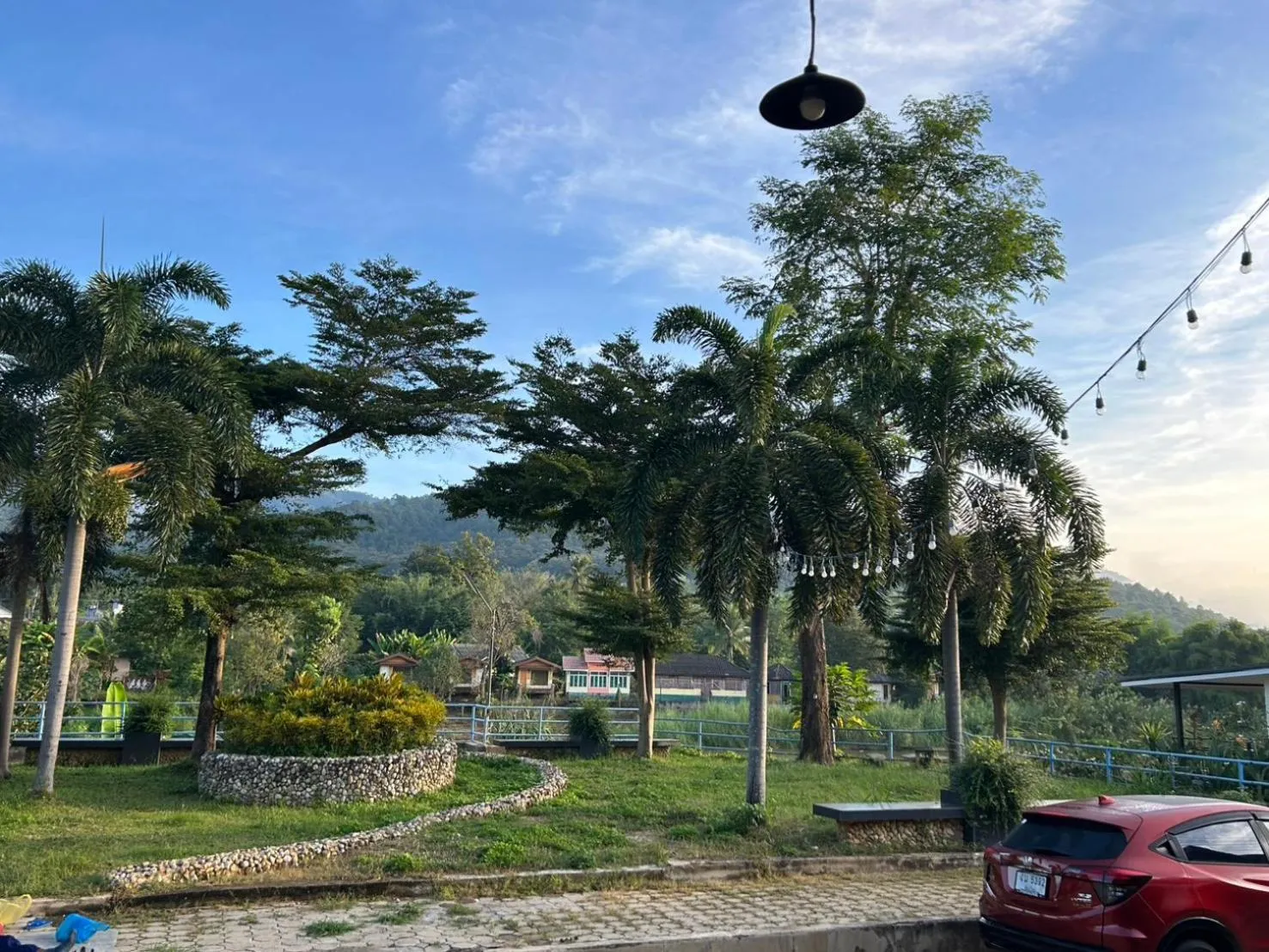 Garden in Saranya River House สรัญญาริเวอร์เฮาส์