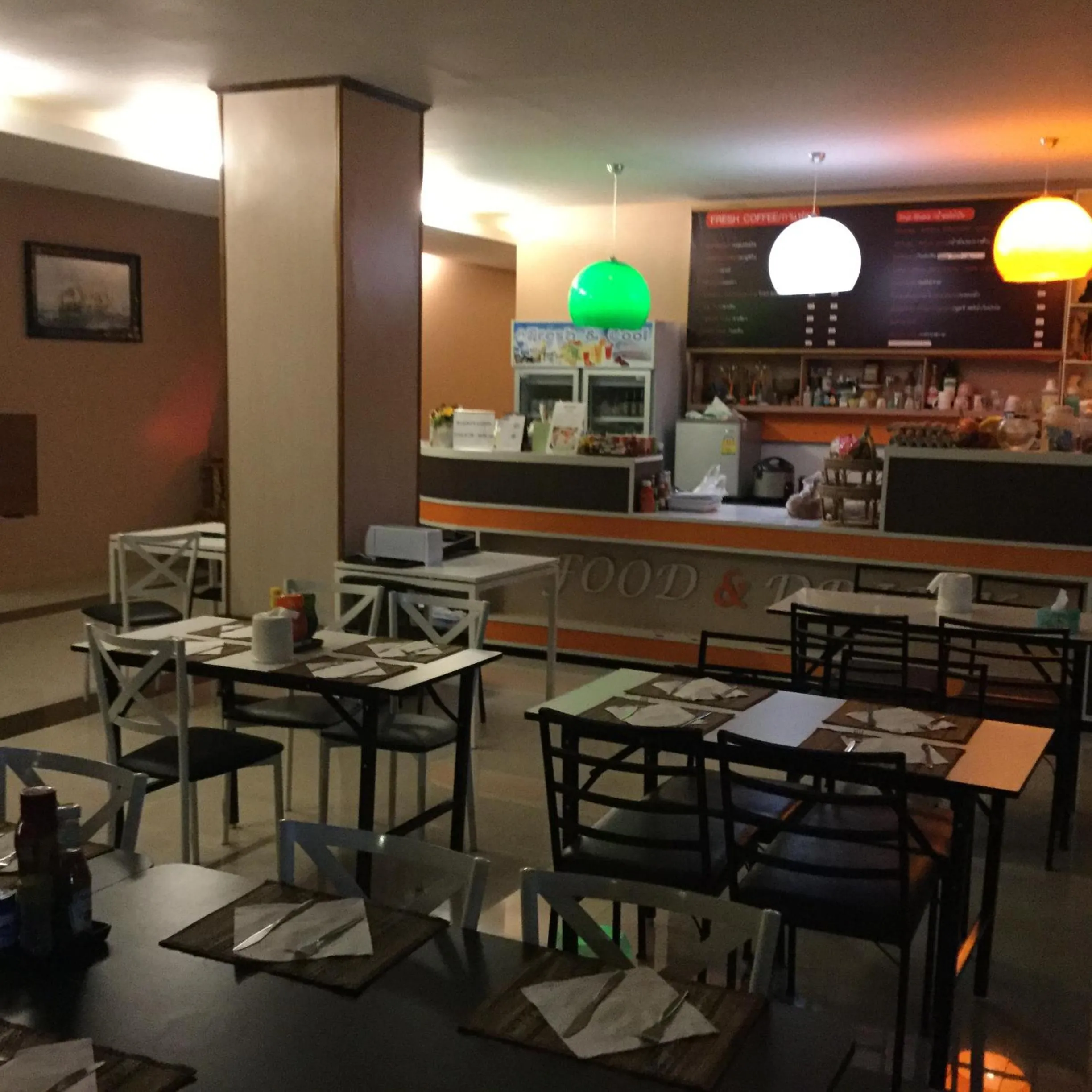 Dining area in Saranya River House สรัญญาริเวอร์เฮาส์