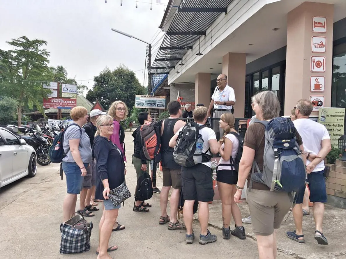 group of guests in Saranya River House สรัญญาริเวอร์เฮาส์