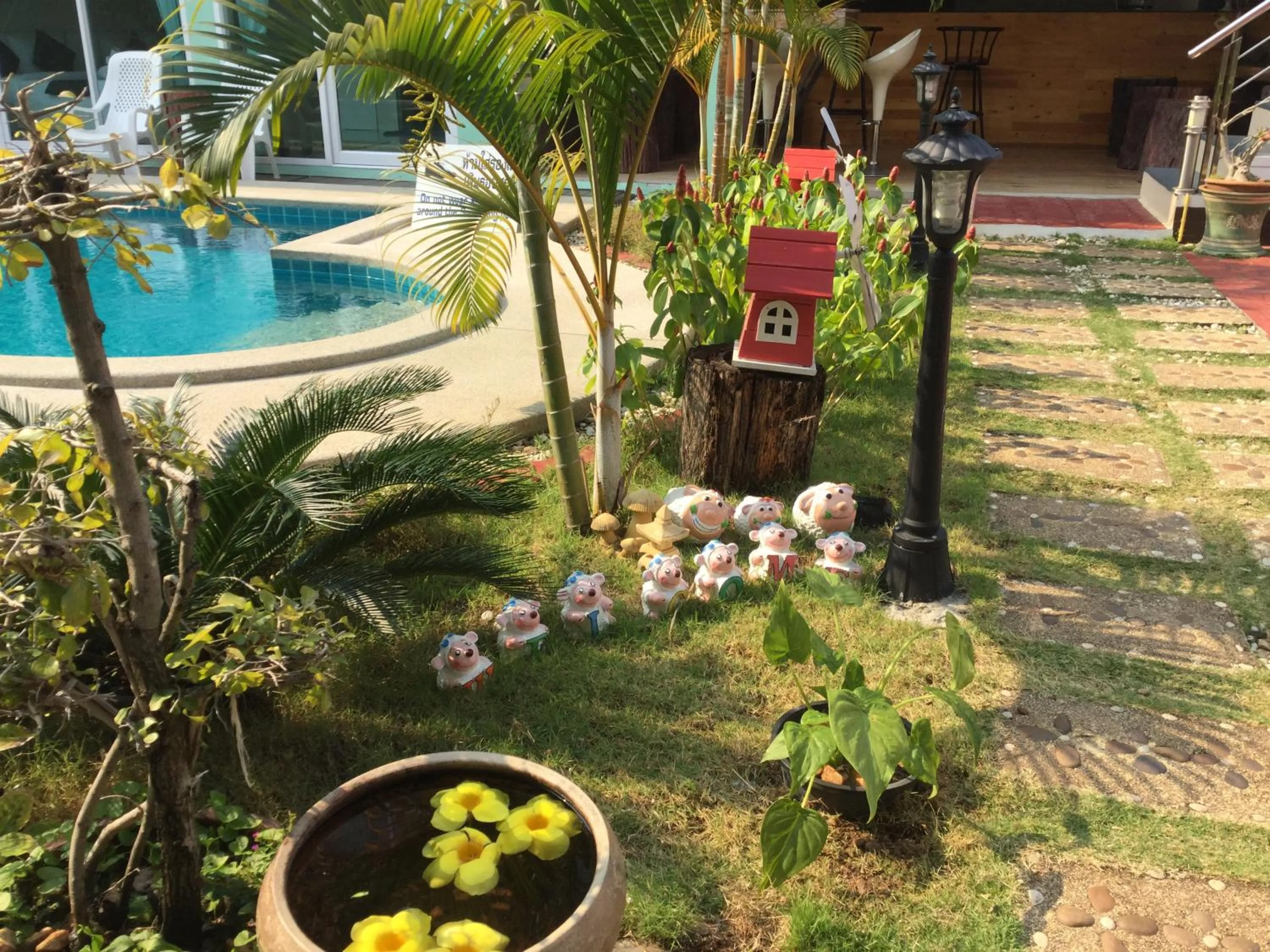 Garden in Saranya River House สรัญญาริเวอร์เฮาส์