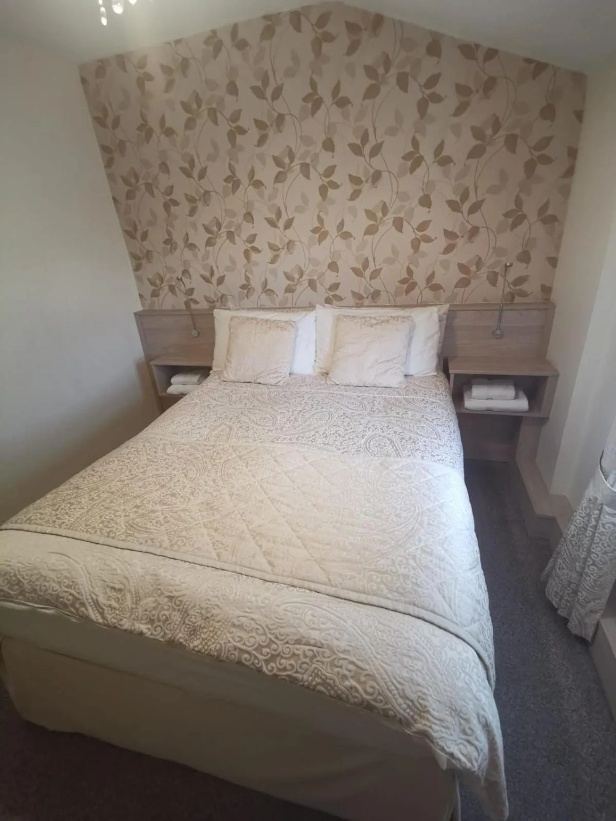 Photo of the whole room, Bed in The Stafford