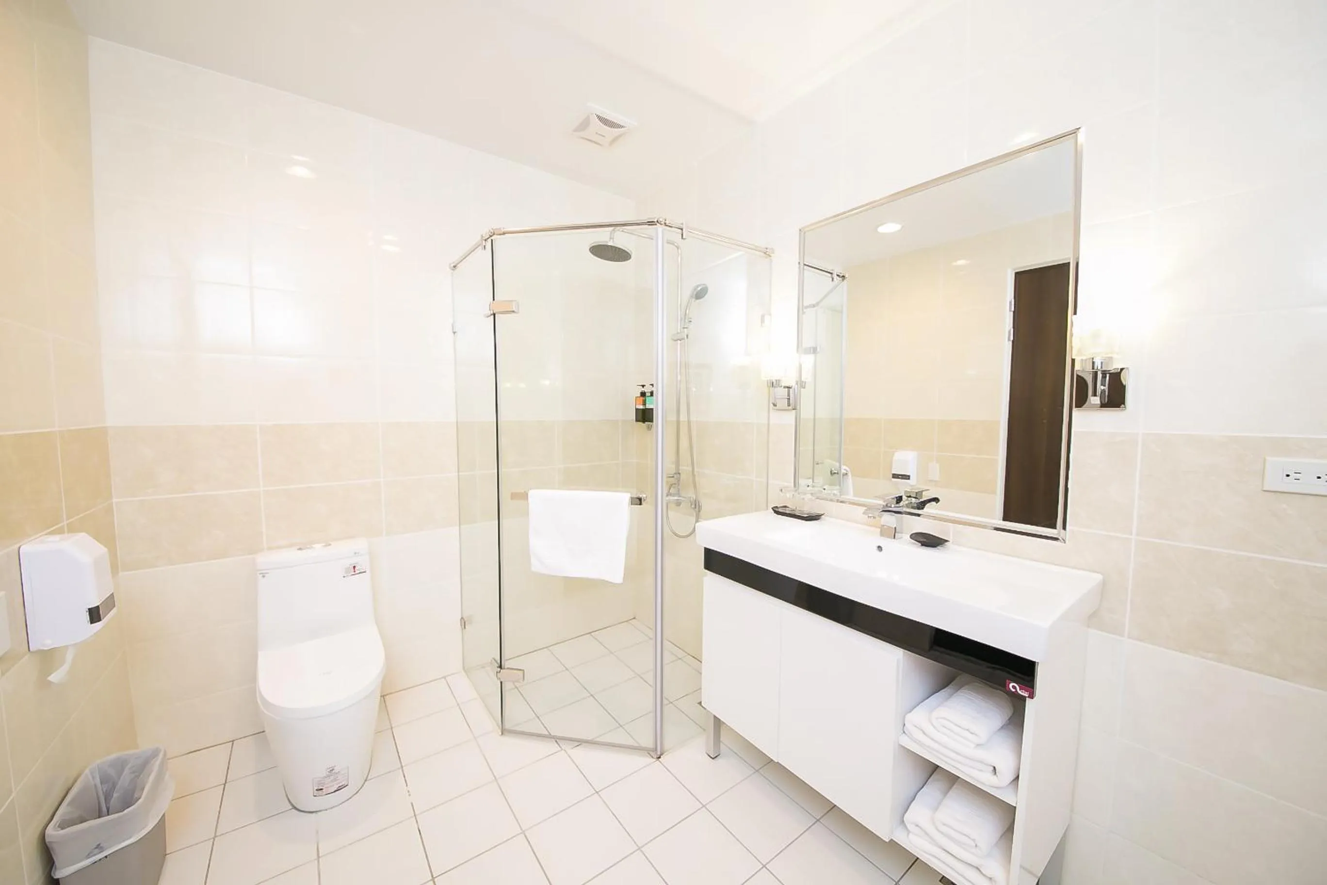 Bathroom in Sunseed International Villa Hotel