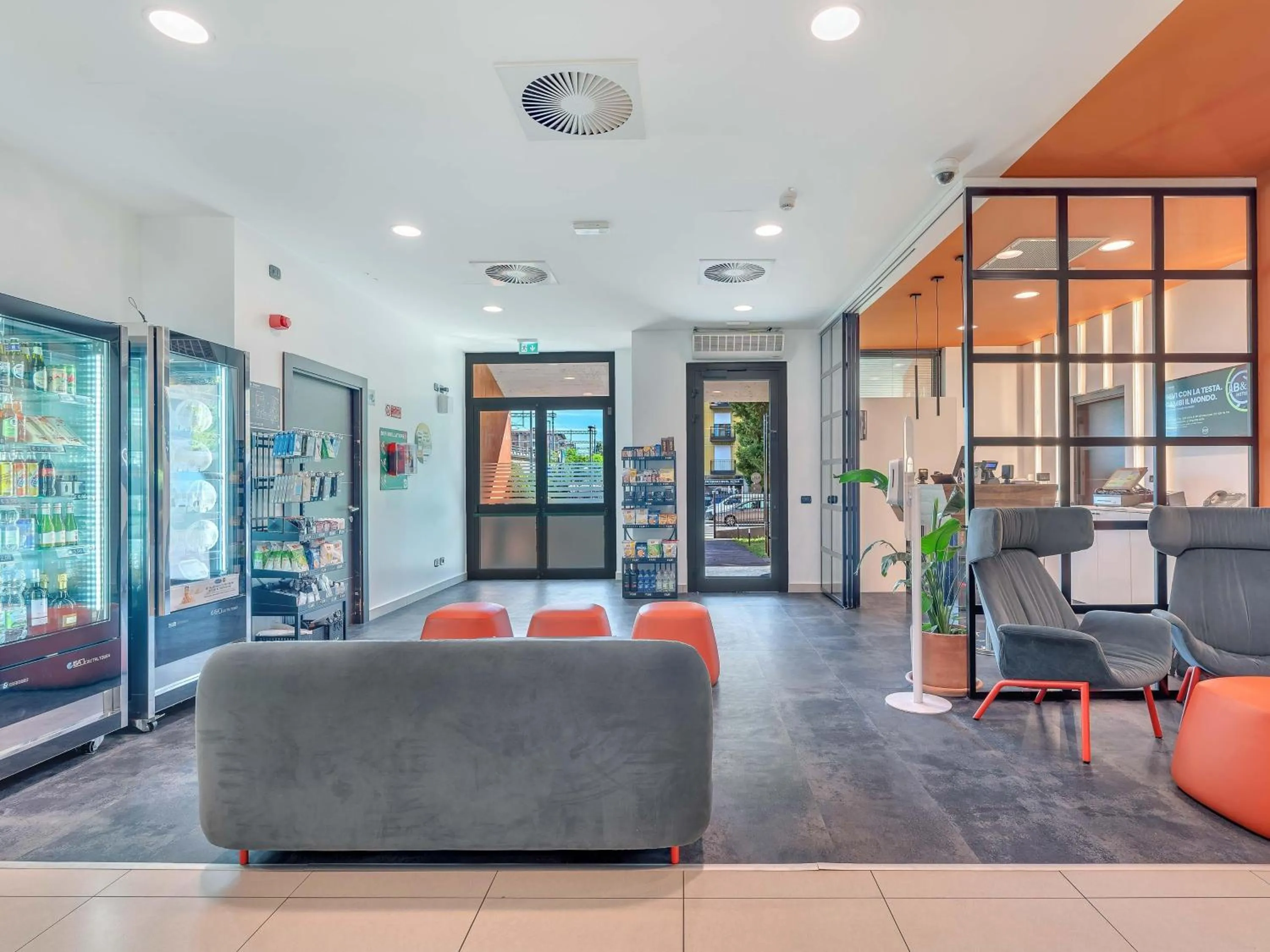 Lobby or reception in B&B Hotel Bergamo City