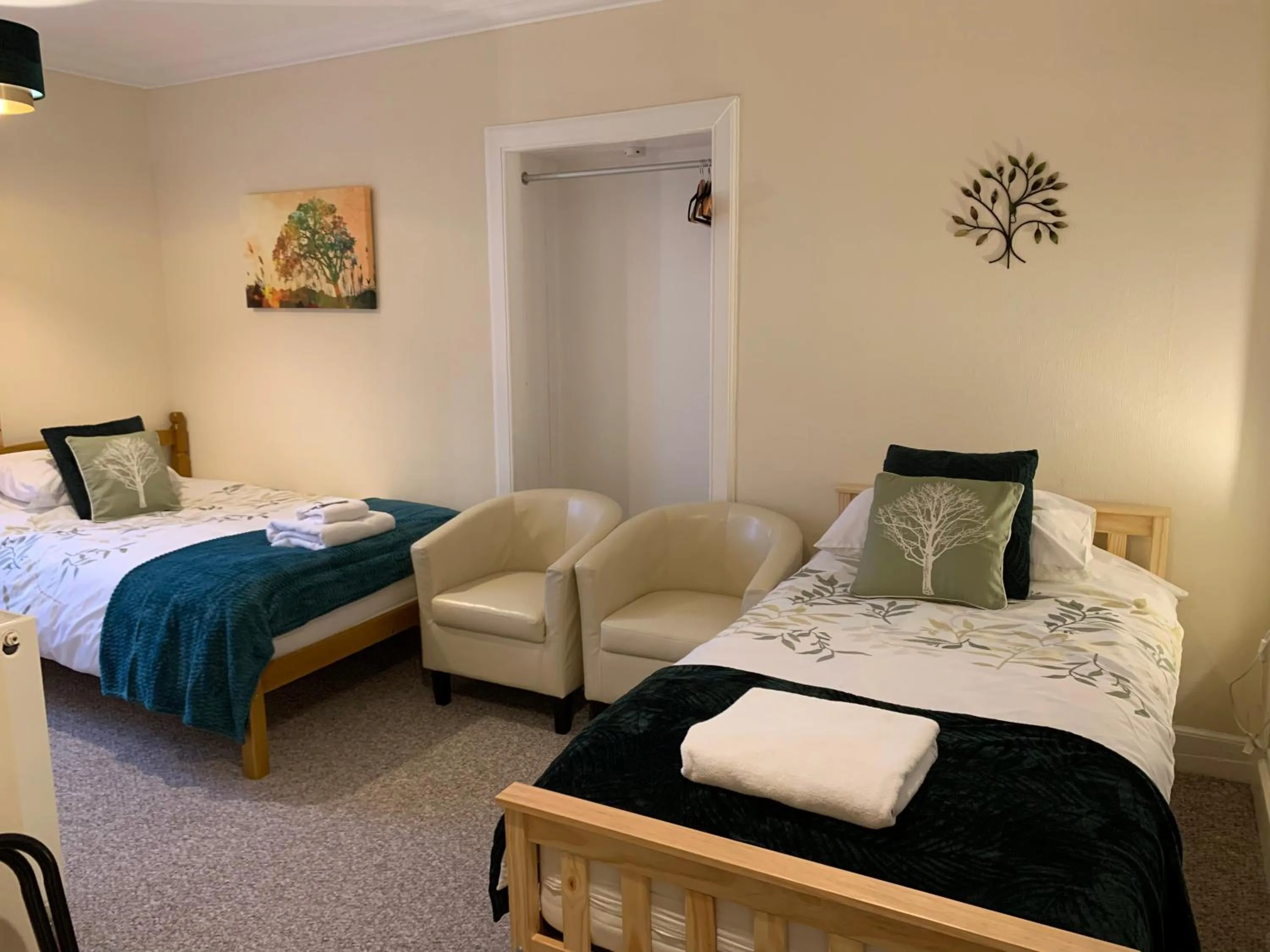 Bedroom, Bed in The Village Inn