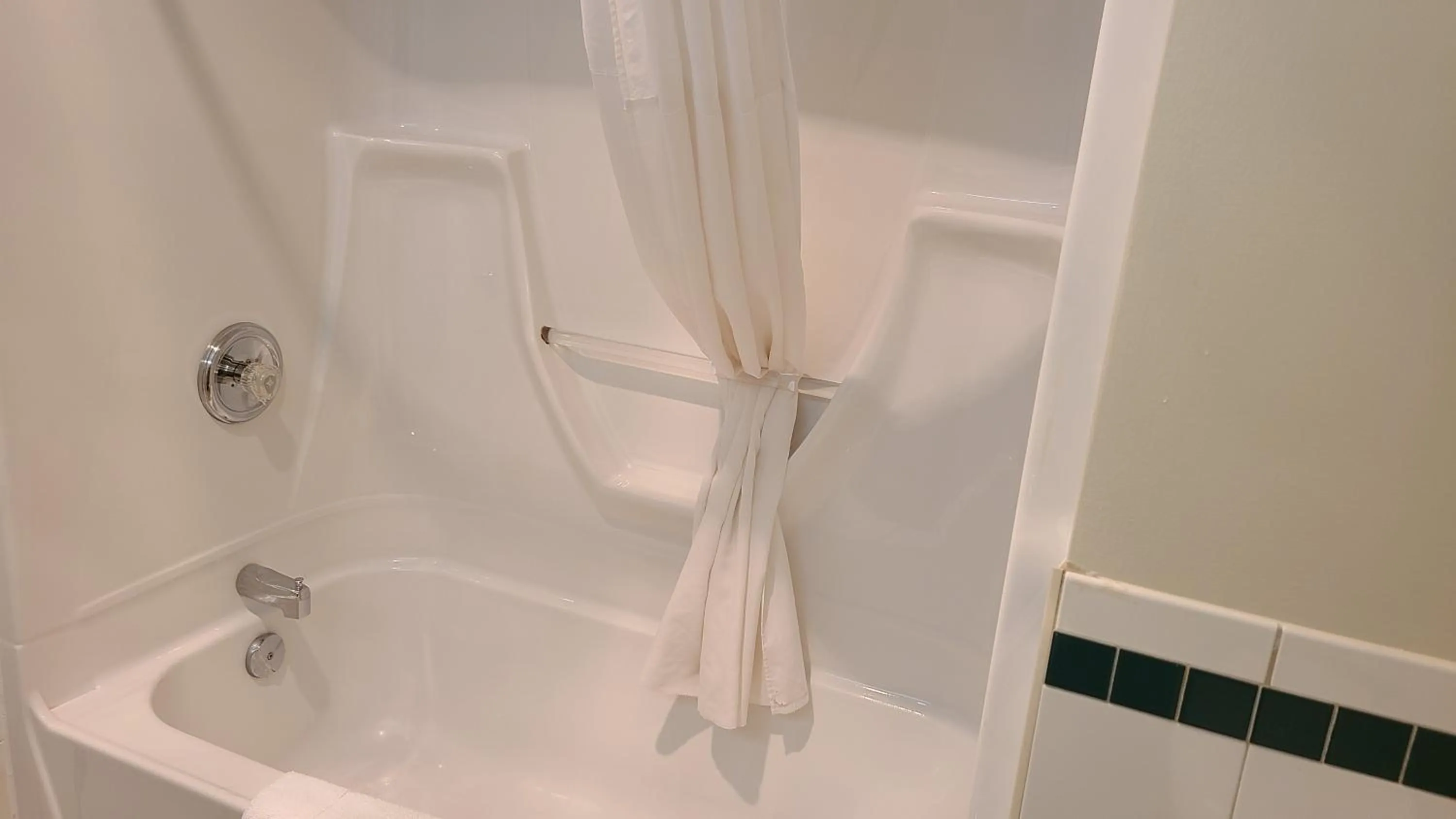 Shower in Riviera Inn And Suites 1000 Islands