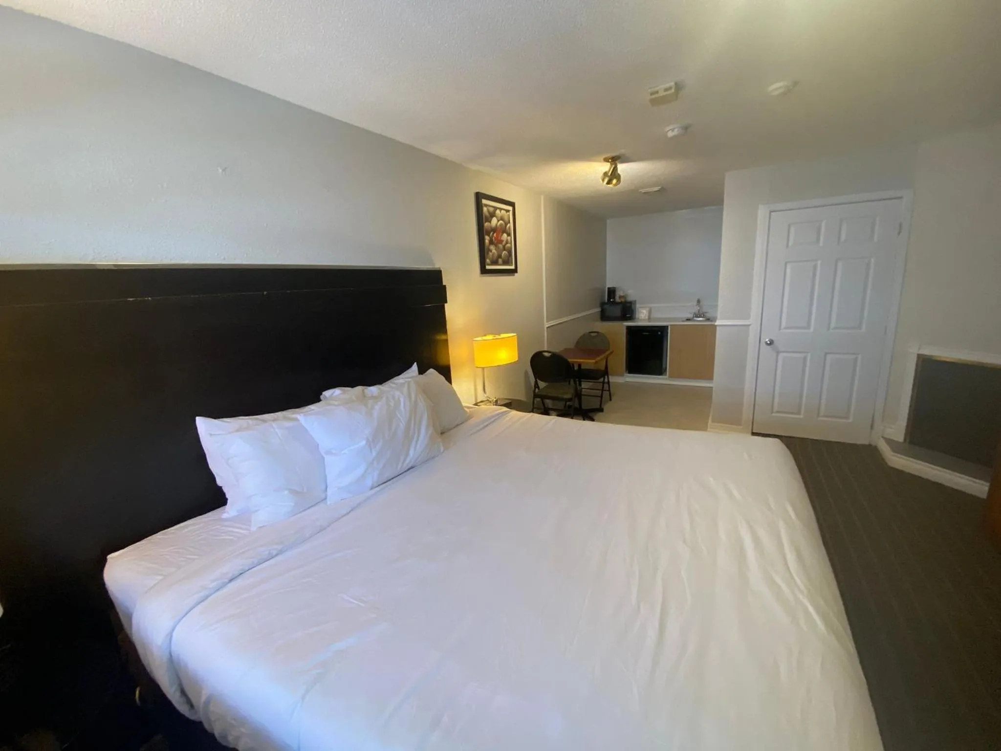 Photo of the whole room, Bed in Riviera Inn And Suites 1000 Islands