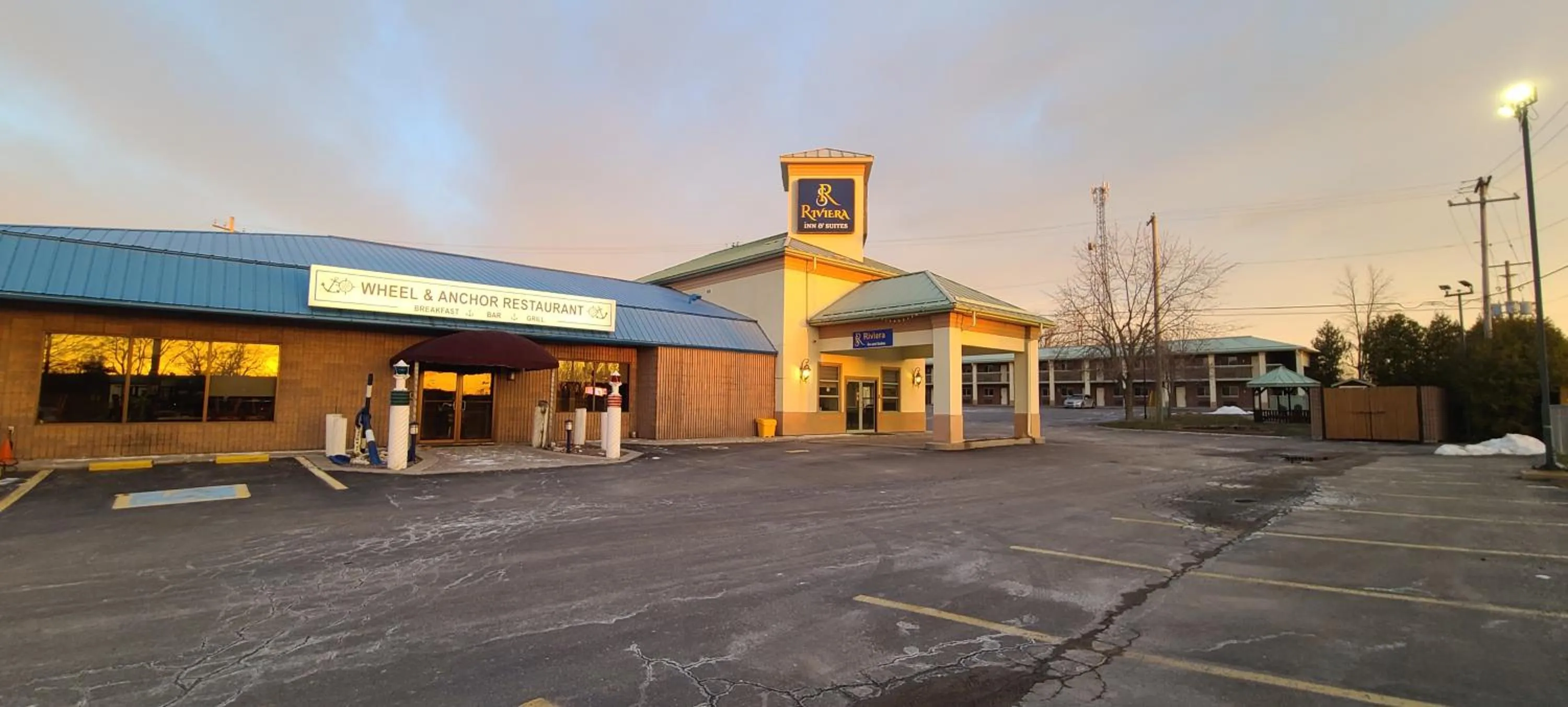 Property building in Riviera Inn And Suites 1000 Islands