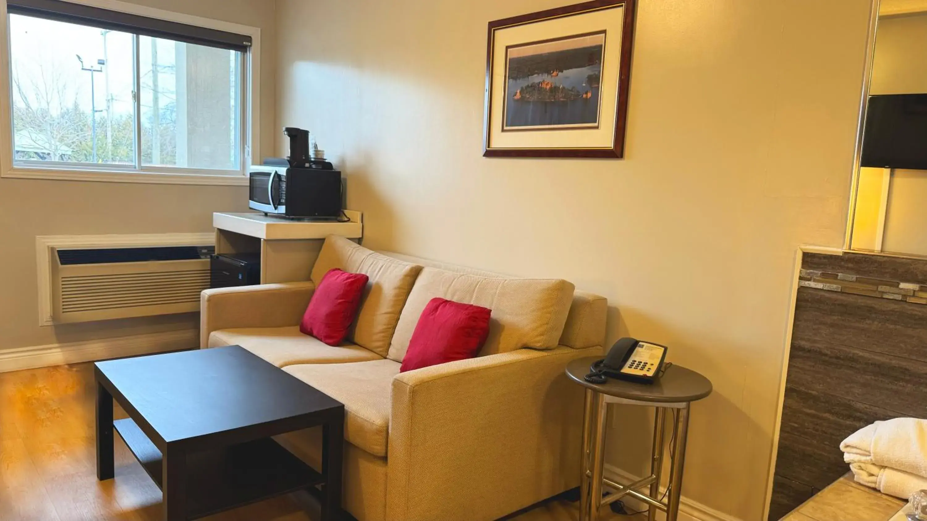 Deluxe Suite with Spa Bath in Riviera Inn And Suites 1000 Islands Deluxe Suite with Spa Bath in Riviera Inn And Suites 1000 Islands