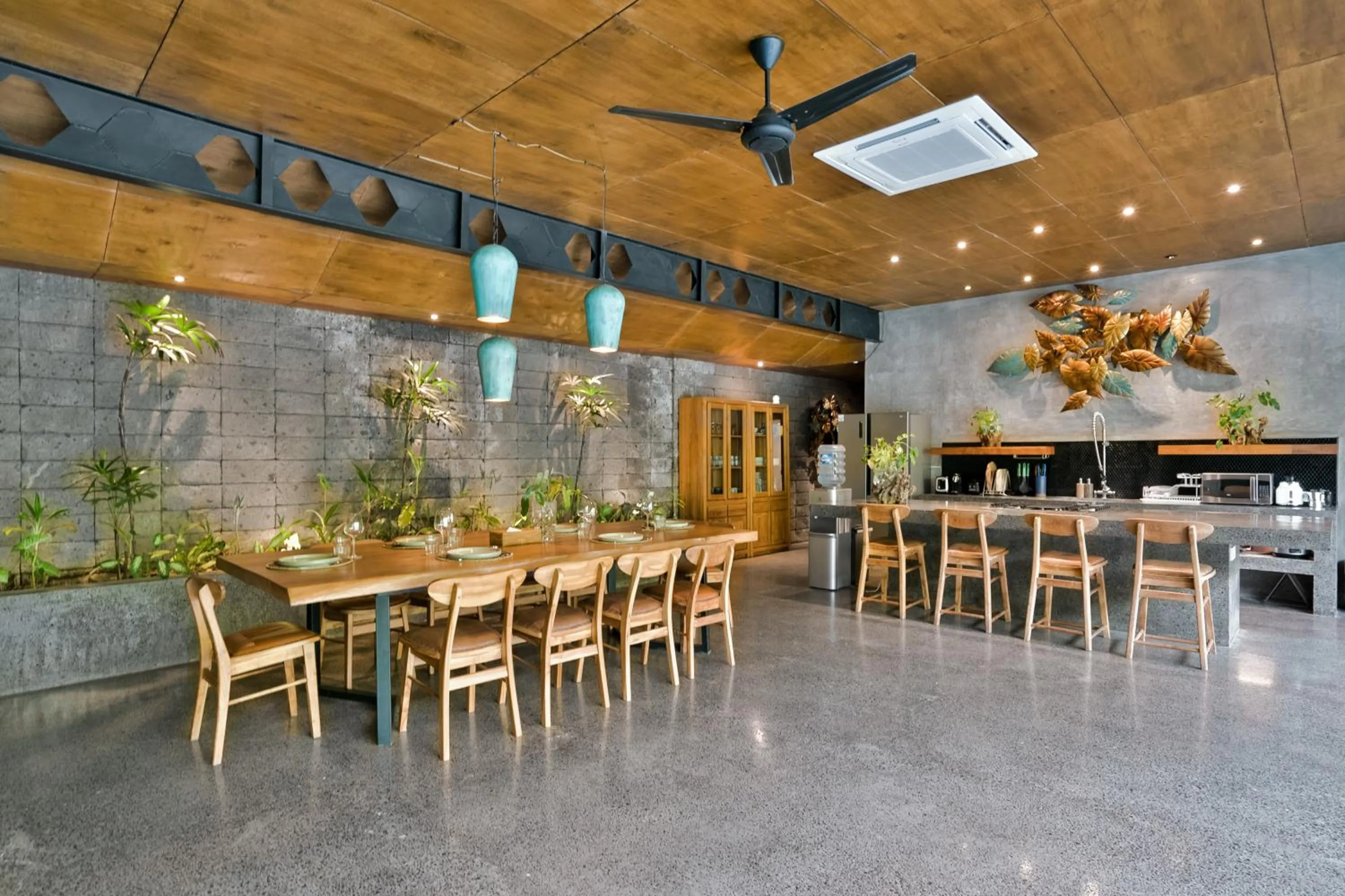 Restaurant/places to eat in Love Supreme Villa by Betterplace