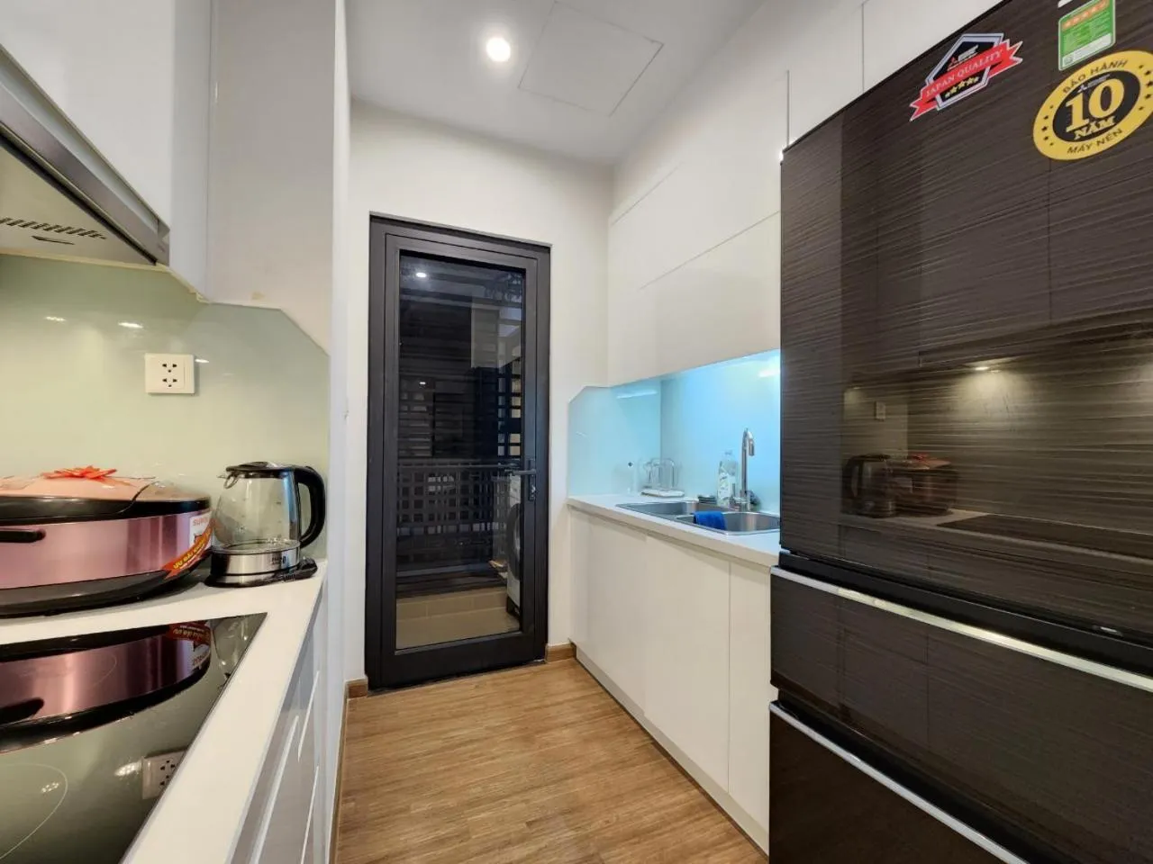 Kitchen or kitchenette in Vinhomes Skylake