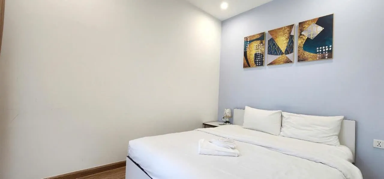 Bedroom, Bed in Vinhomes Skylake