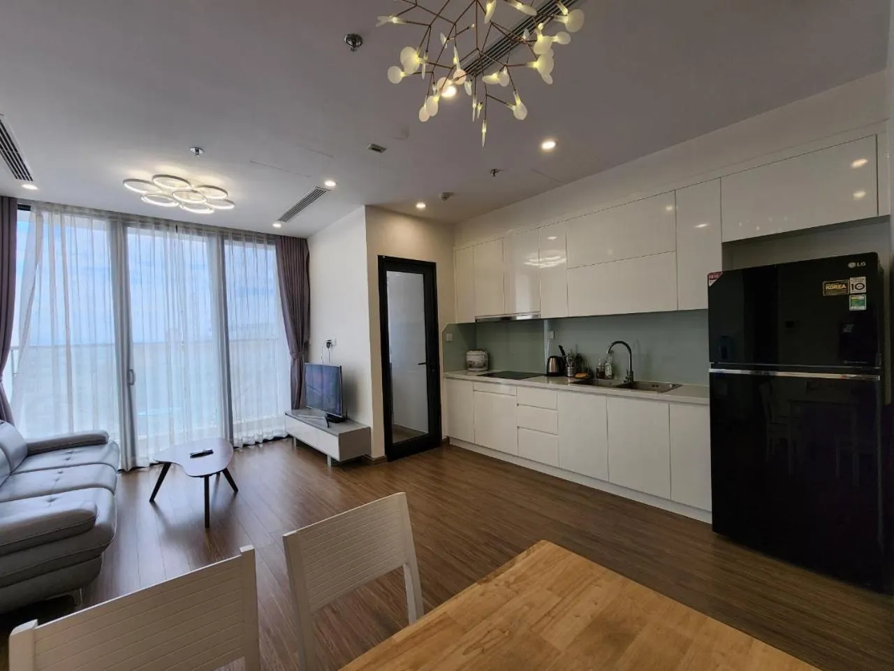 Kitchen or kitchenette in Vinhomes Skylake