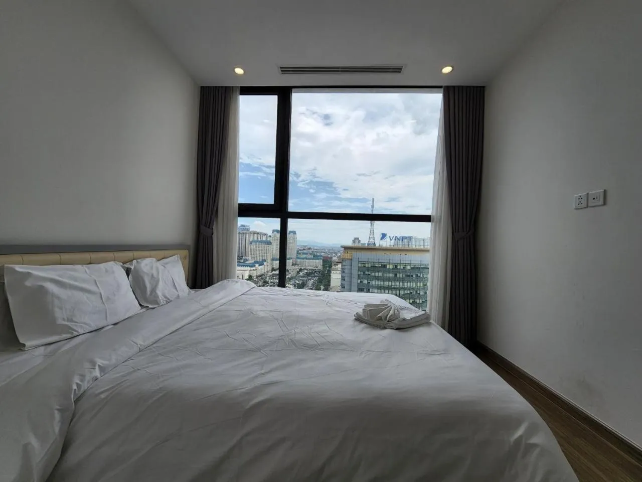 Bed in Vinhomes Skylake