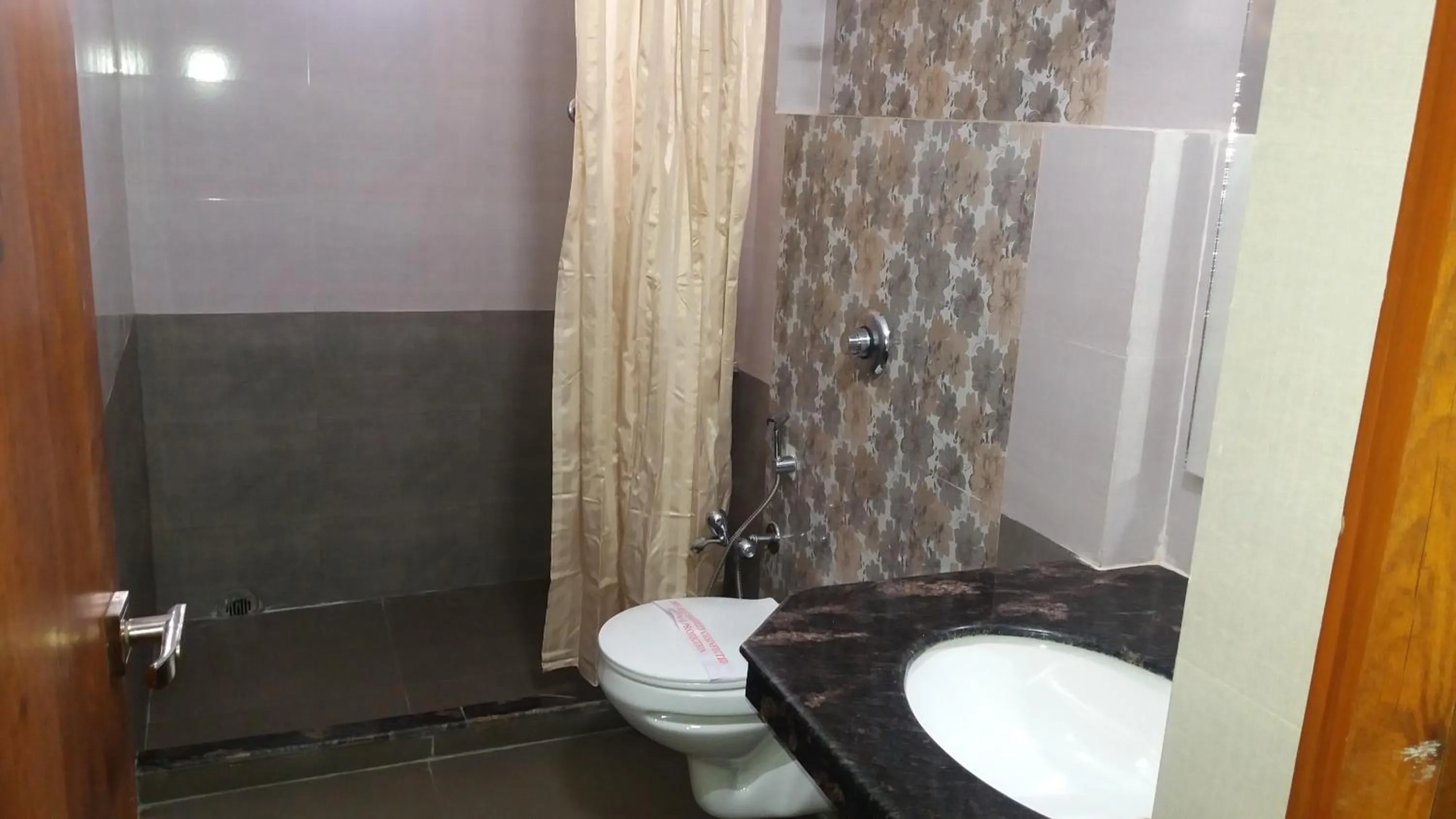 Bathroom in The Piku's Inn