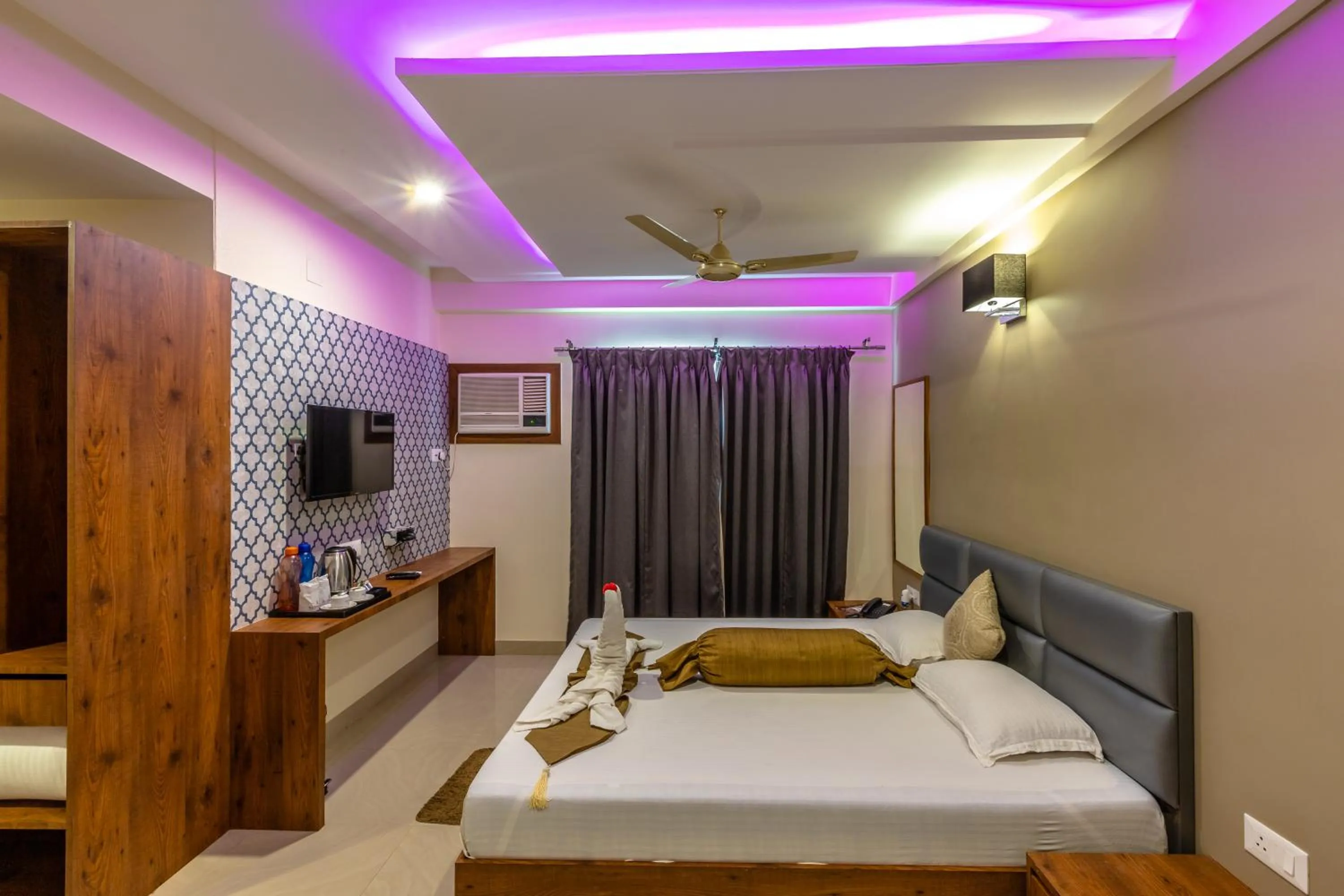 Photo of the whole room, Bed in The Piku's Inn