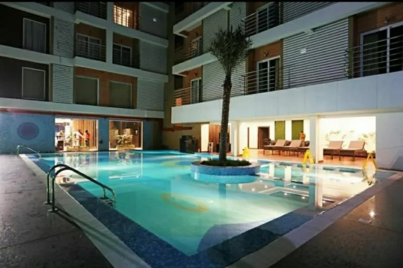 Swimming pool in The Piku's Inn