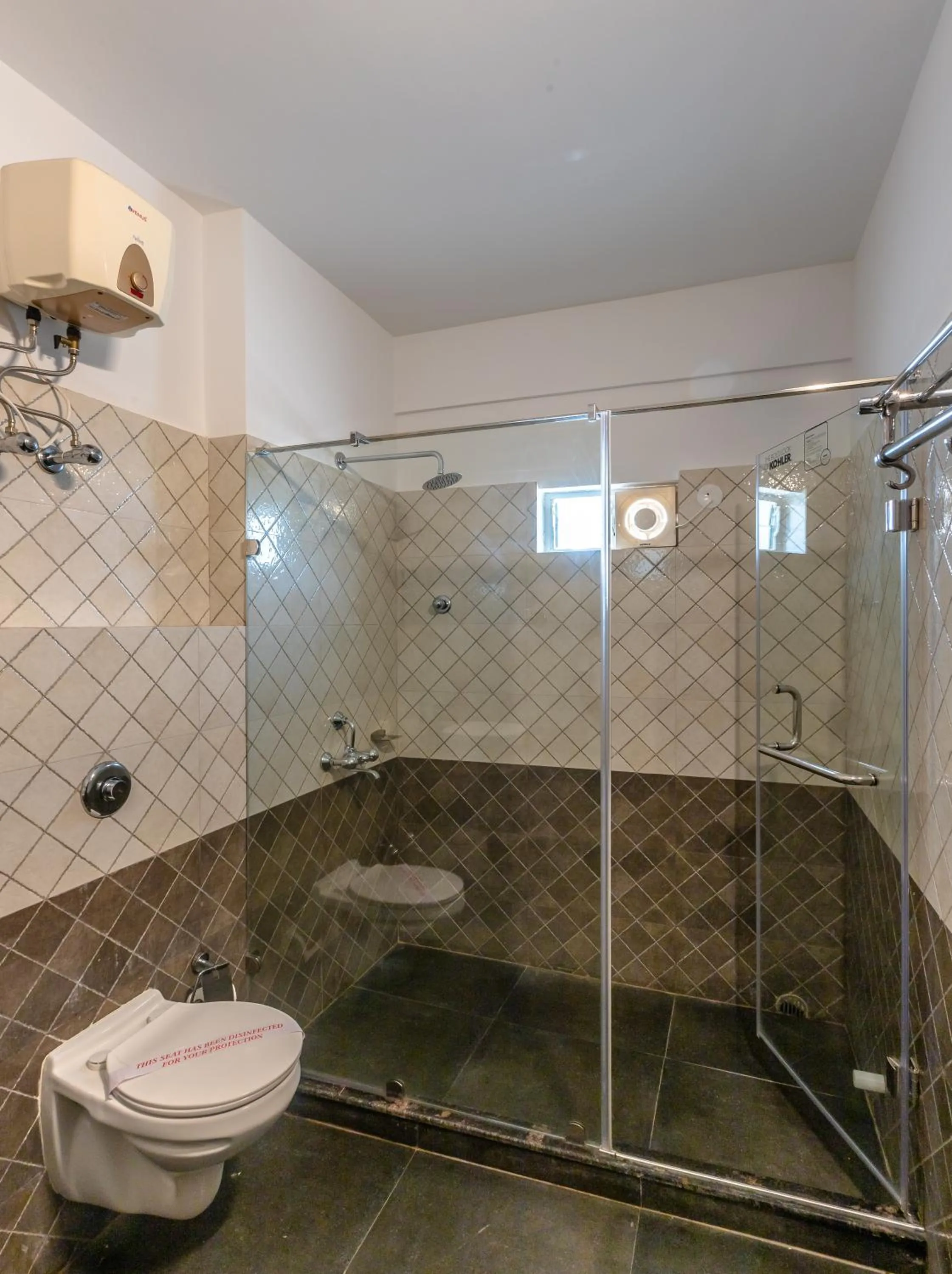 Bathroom in The Piku's Inn