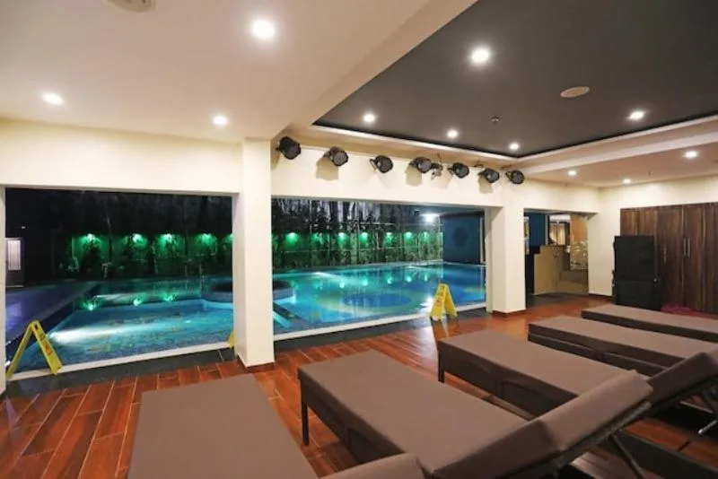 Swimming pool in The Piku's Inn