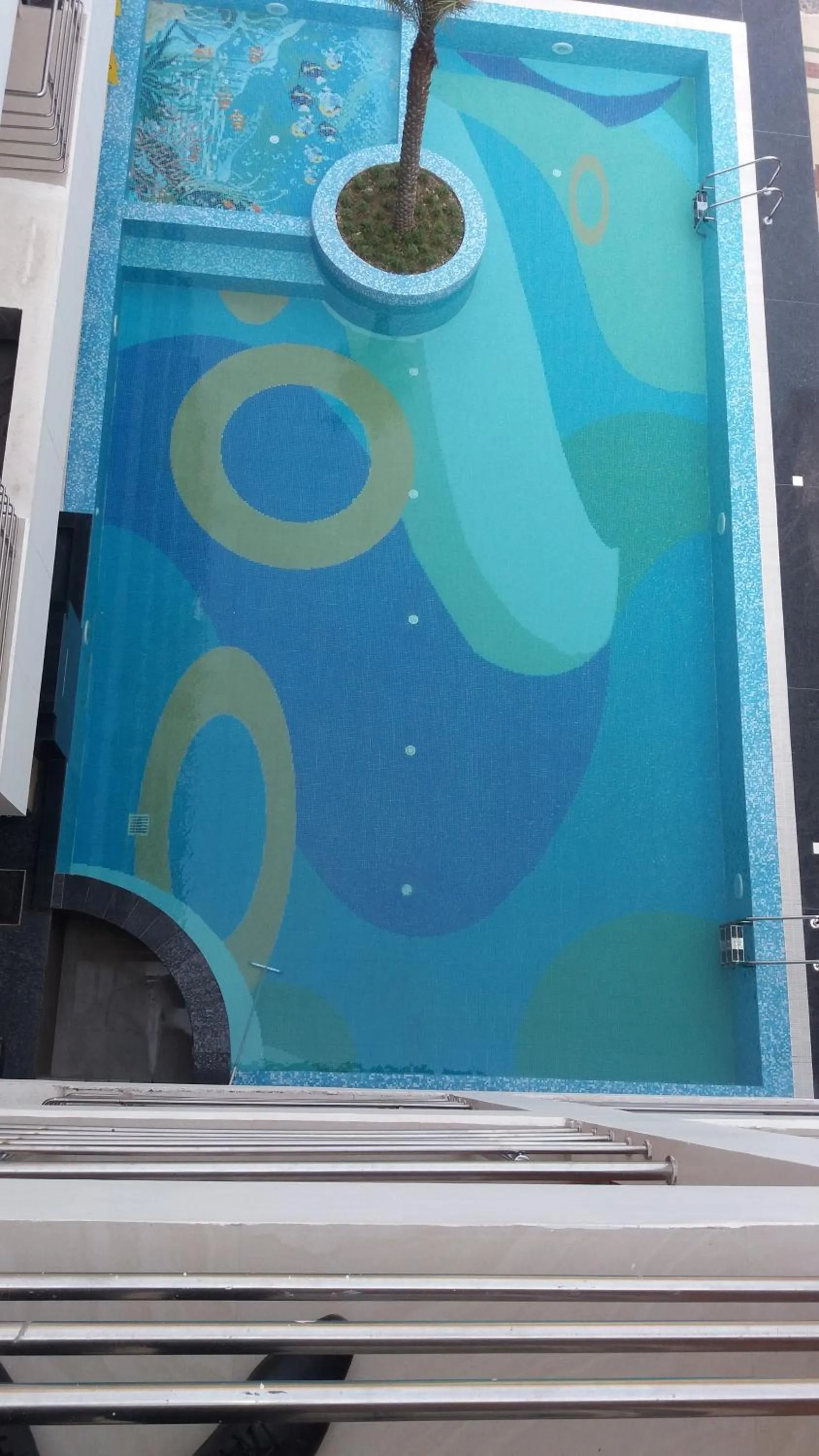 Swimming pool in The Piku's Inn