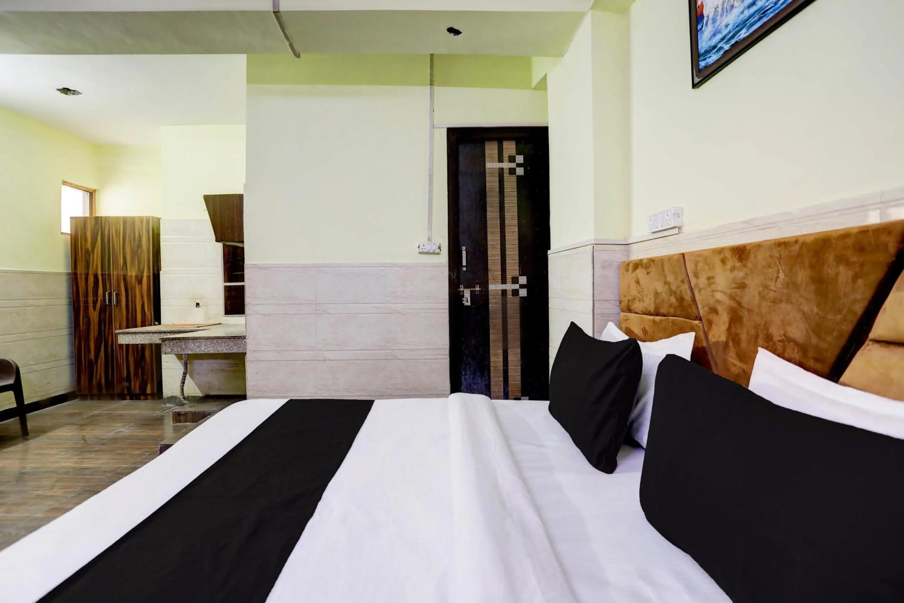 Bathroom, Bed in Hotel O vista 18 inn