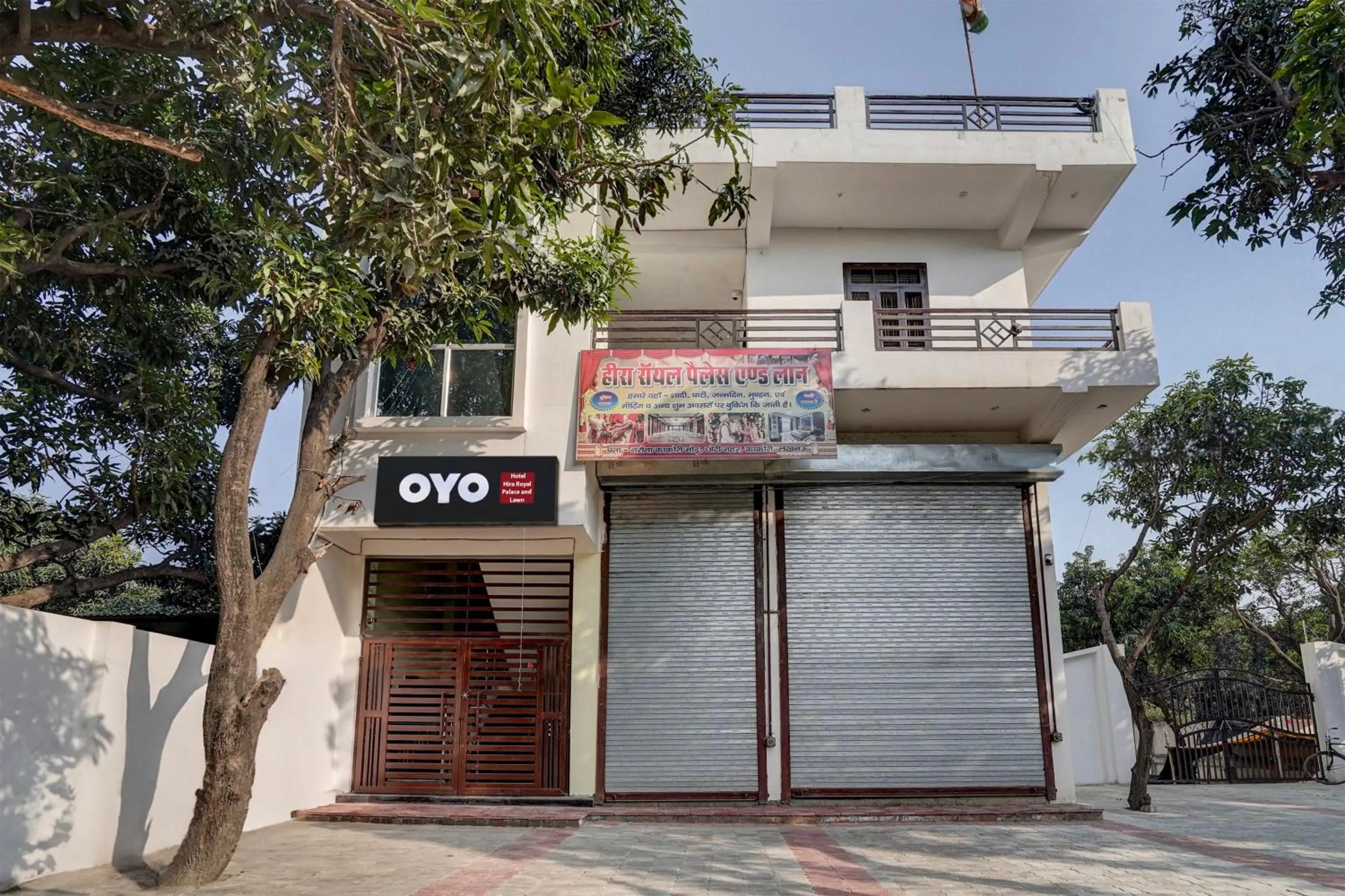 Facade/entrance in Hotel O by OYO Hira Royal Palace And Lawn
