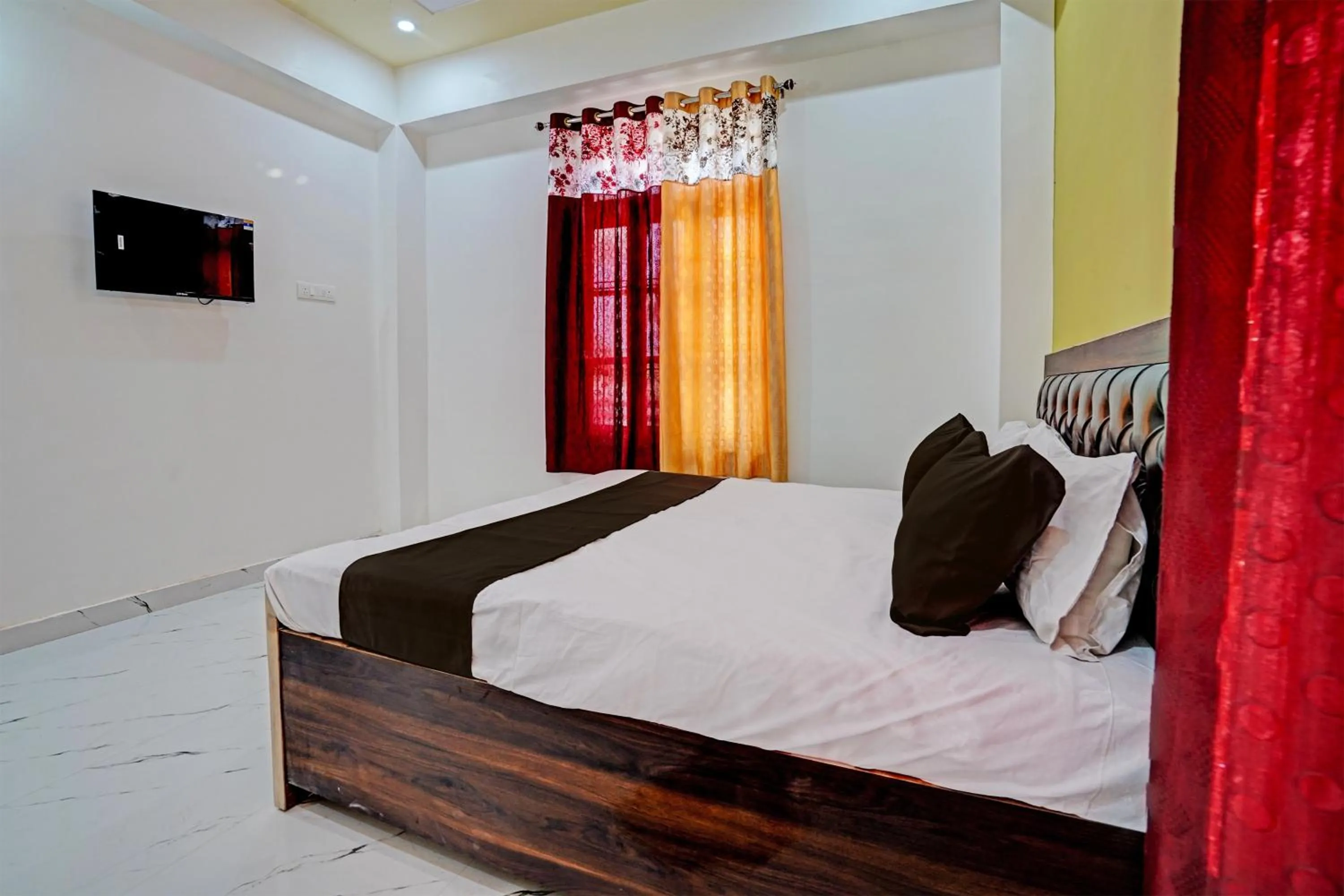 Bedroom, Bed in Hotel O by OYO Hira Royal Palace And Lawn