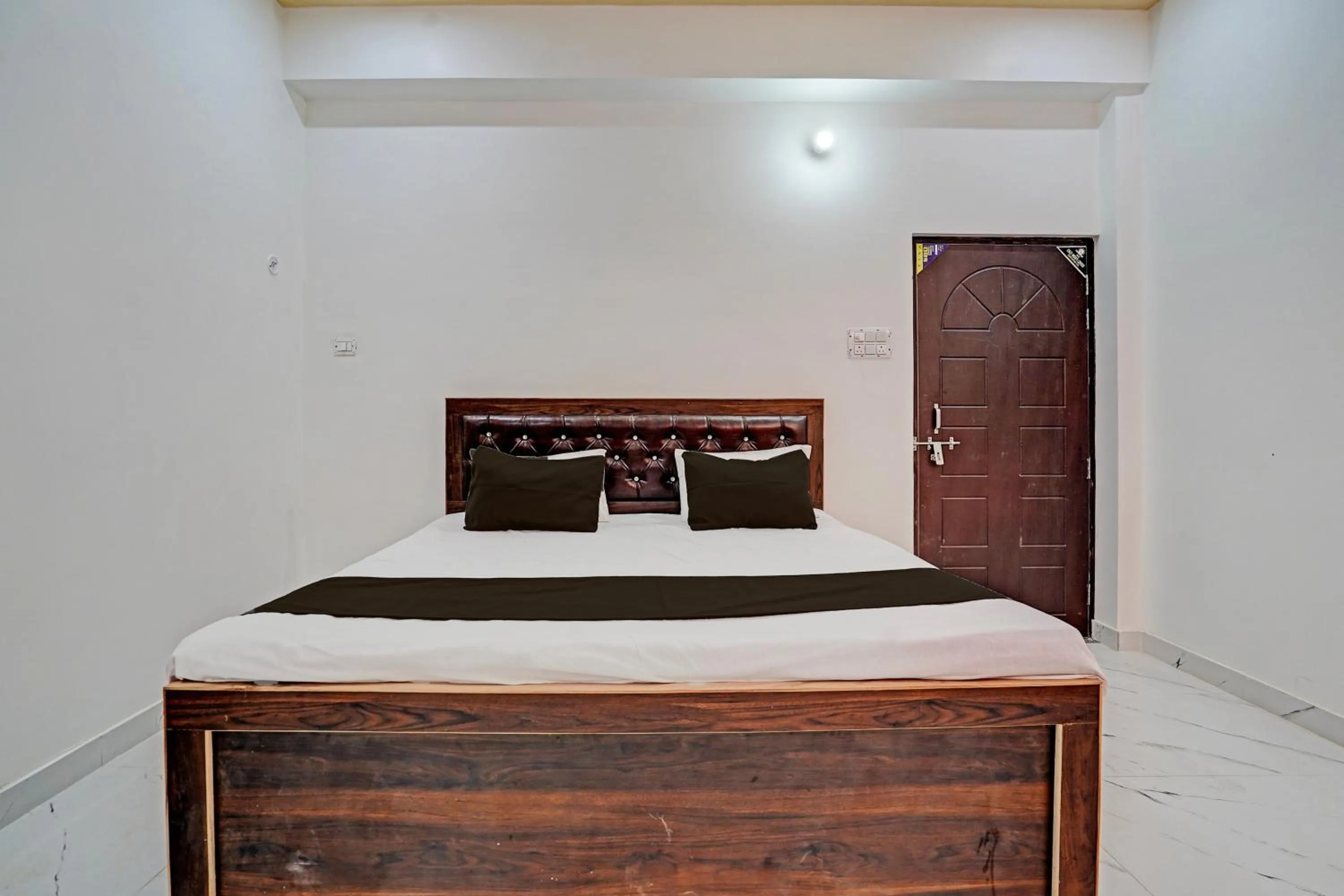 Bedroom, Bed in Hotel O by OYO Hira Royal Palace And Lawn